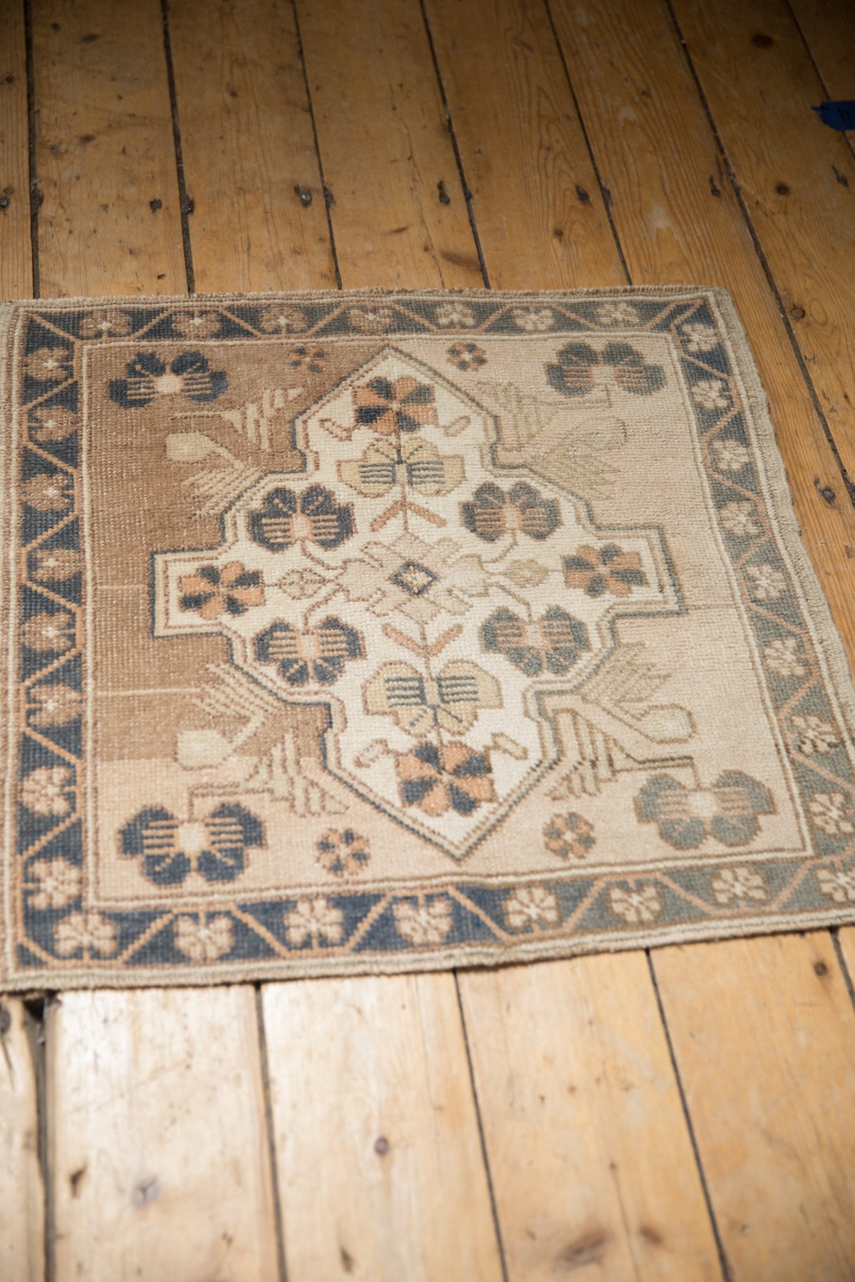 2x2.5 Vintage Distressed Oushak Square Rug Mat