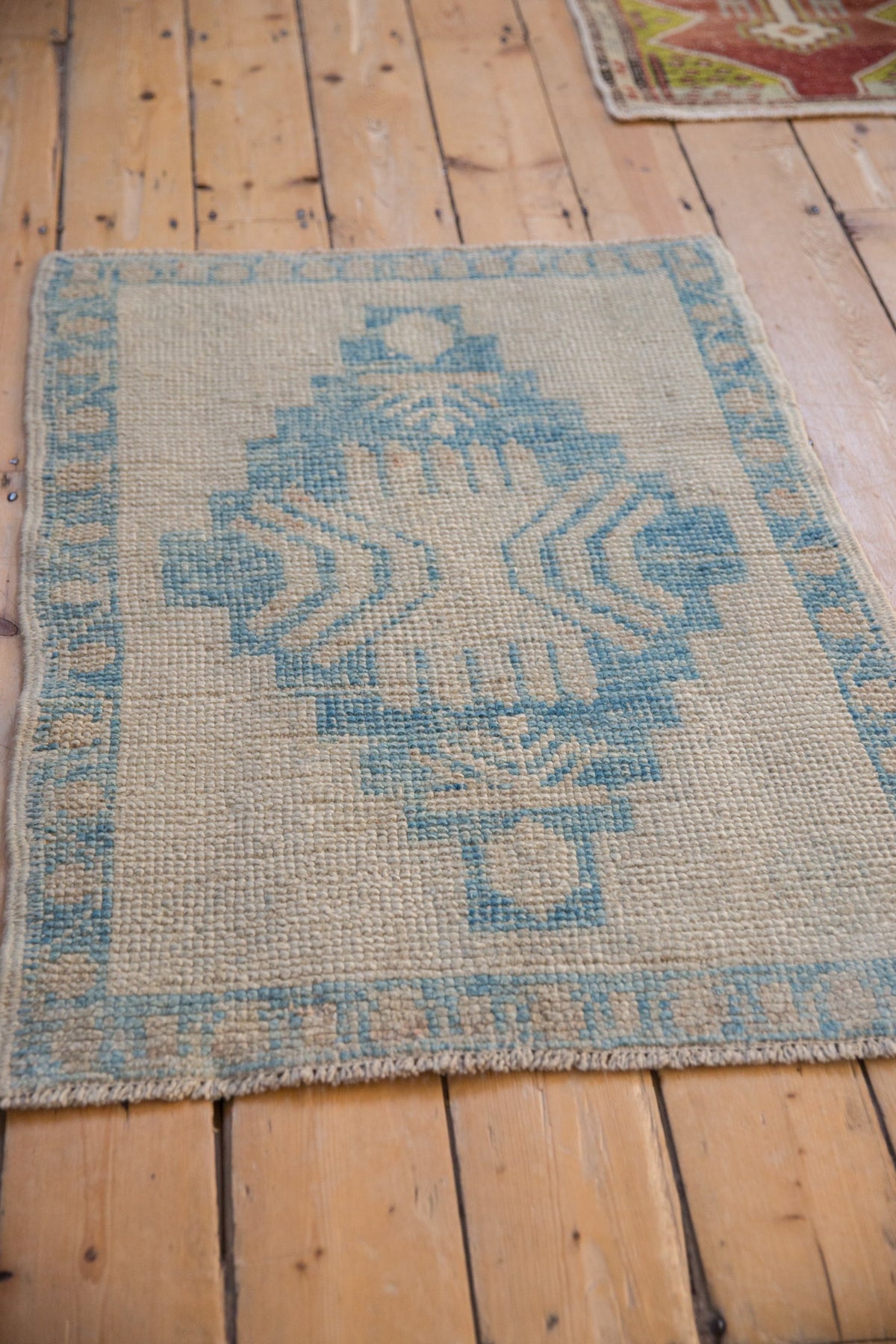 2.5x3 Distressed Oushak Square Rug