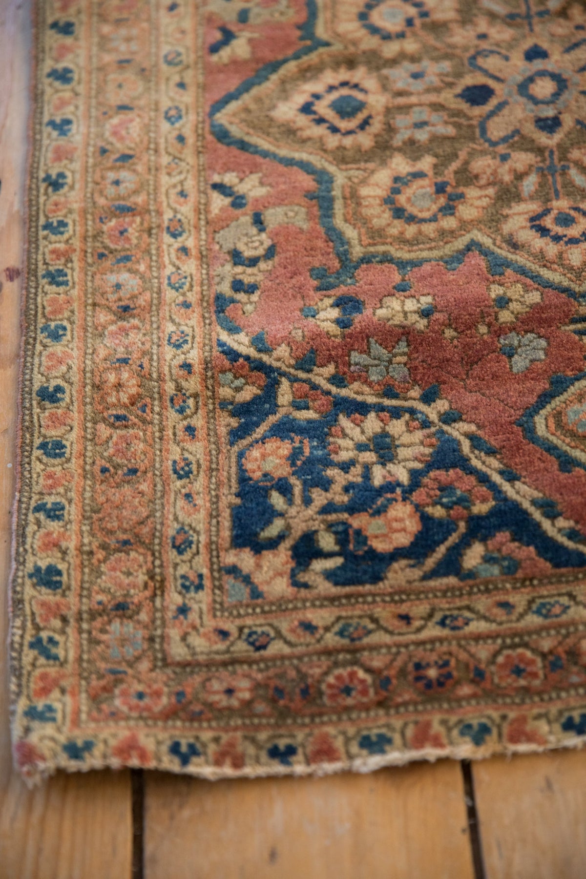 2x2.5 Small Antique Farahan Rug