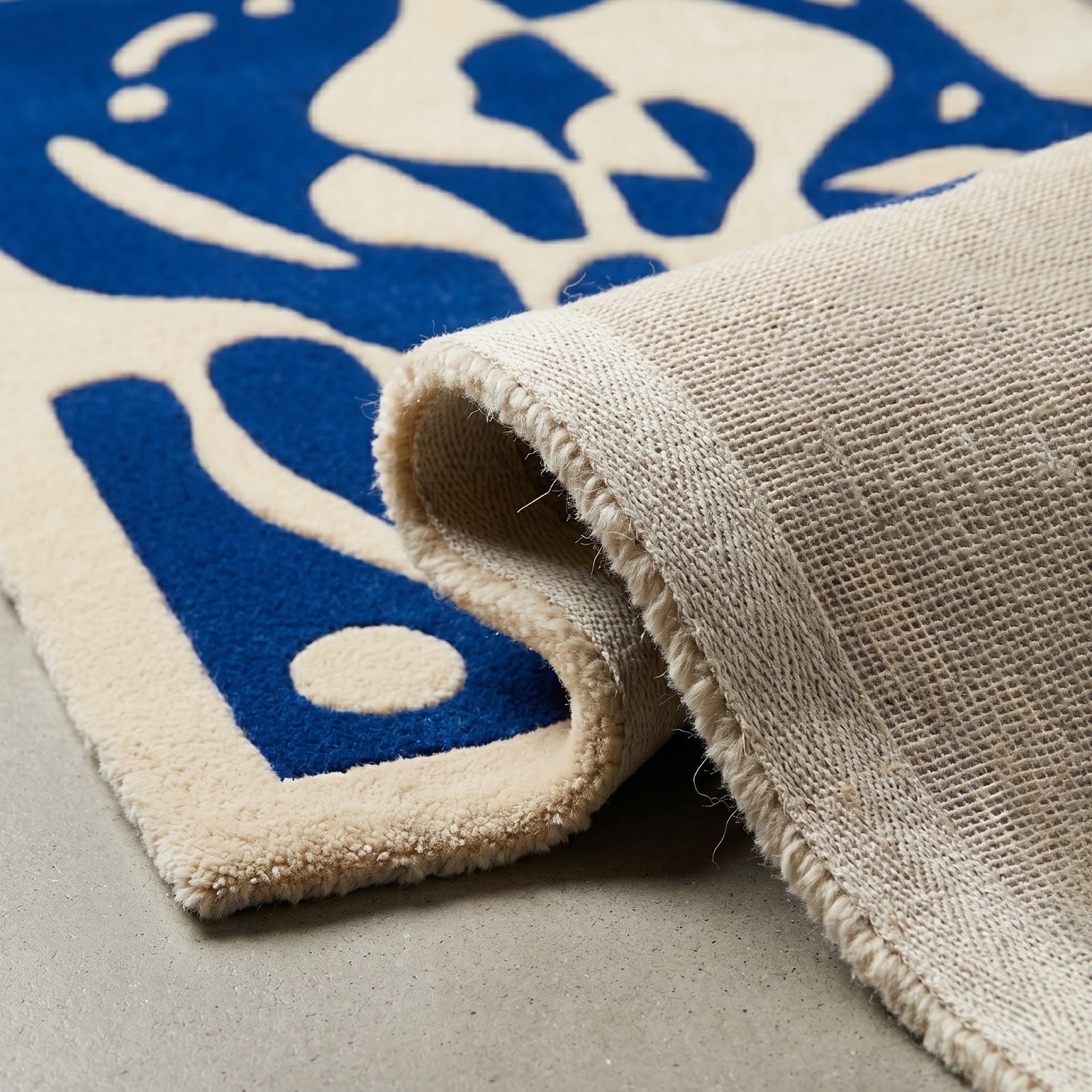 Botanical Silhouette Hand Tufted Wool Rug | Cobalt Blue & Ivory Abstract Floral Area Rug — 2x3 ft'