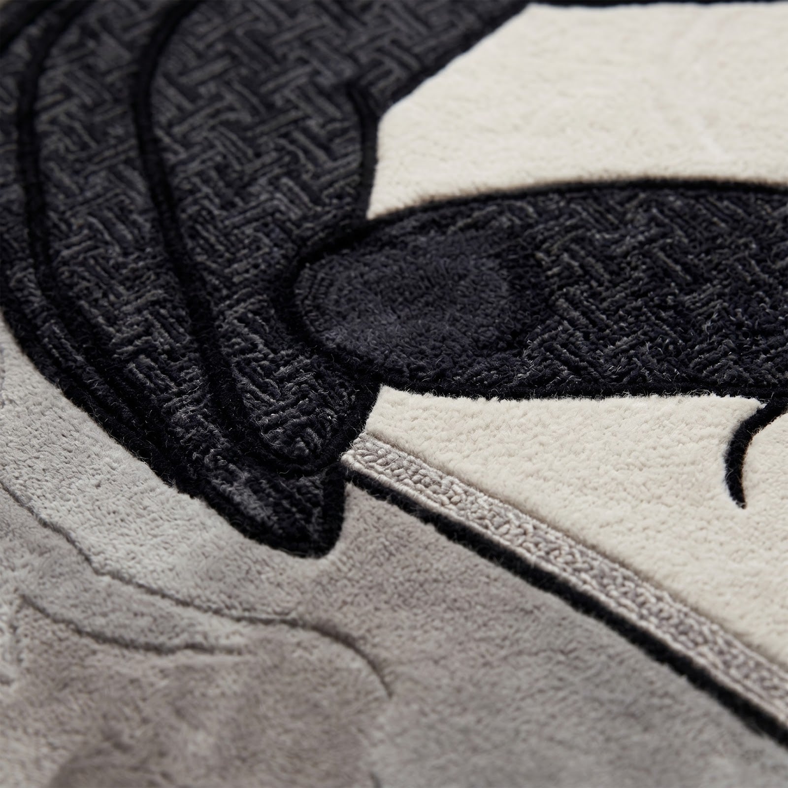 Abstract Hand Tufted Wool Rug | Modern Monochrome Art Rug with Interlocking Hands Design — 2x3 ft'
