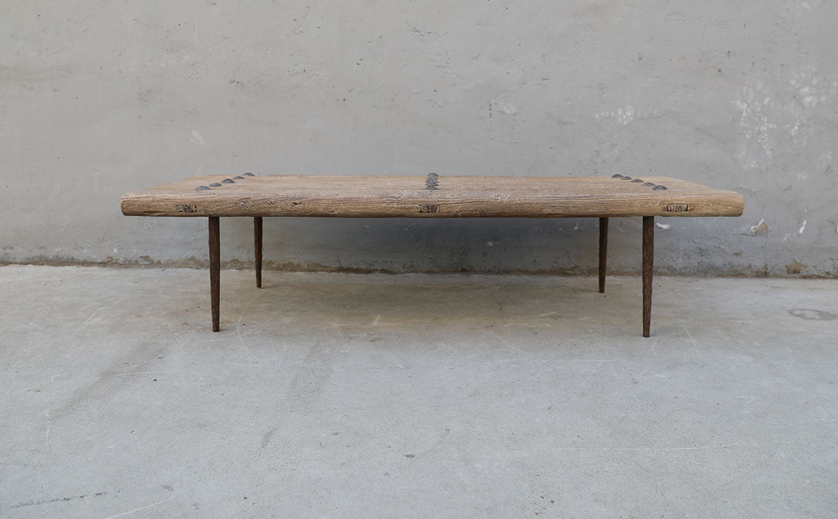 Vintage coffee table weathered natural with metal legs 65.35x24.41x15.75