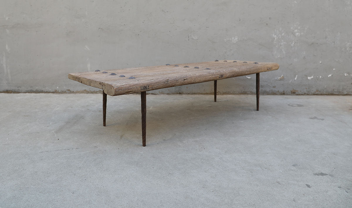 Vintage coffee table weathered natural with metal legs 65.35x24.41x15.75