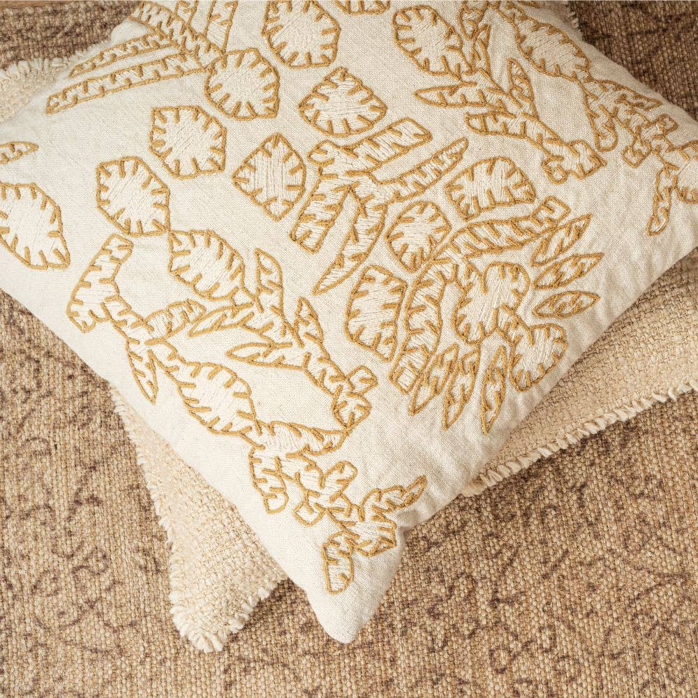 Reina Pillow - Source by Studio Skara, view 3
