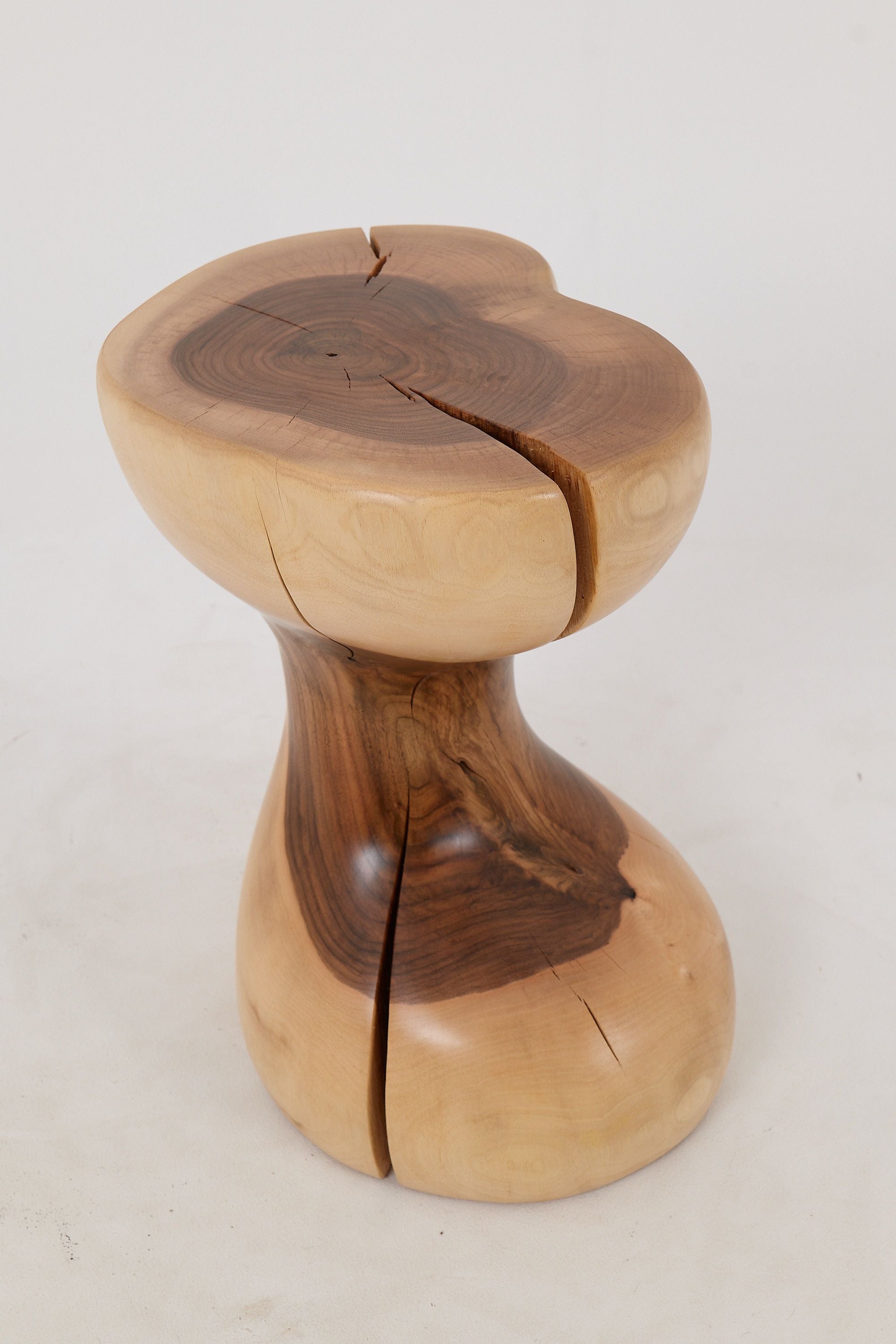 Leszy, Hourglass Side Table ������������������������������������������