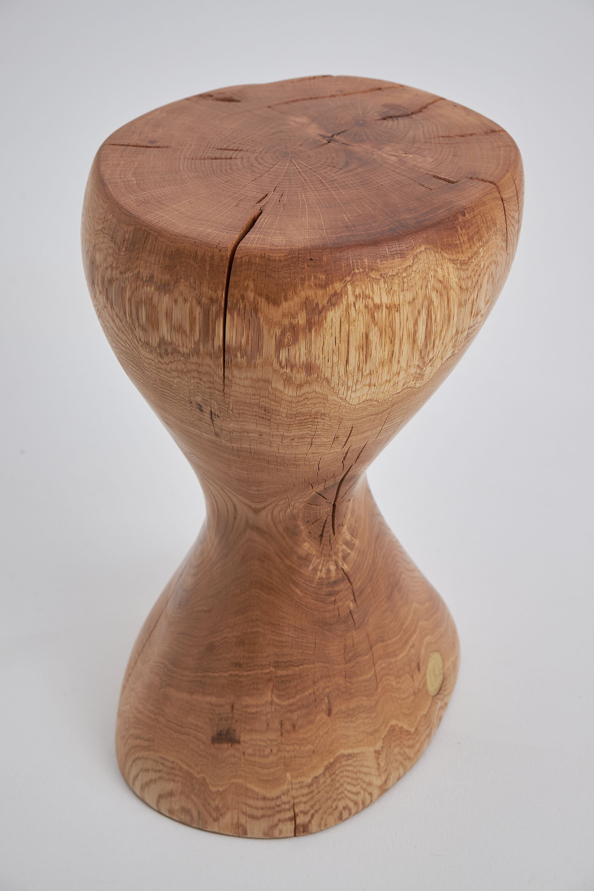 Leszy, Elegant Hourglass Stool ������������������������������������������������������������������������������������������������������������������������������������������������������������������������������������������������������������������������������������������������������������������������������������������������������������������������������������������������������������������������������������������������������������