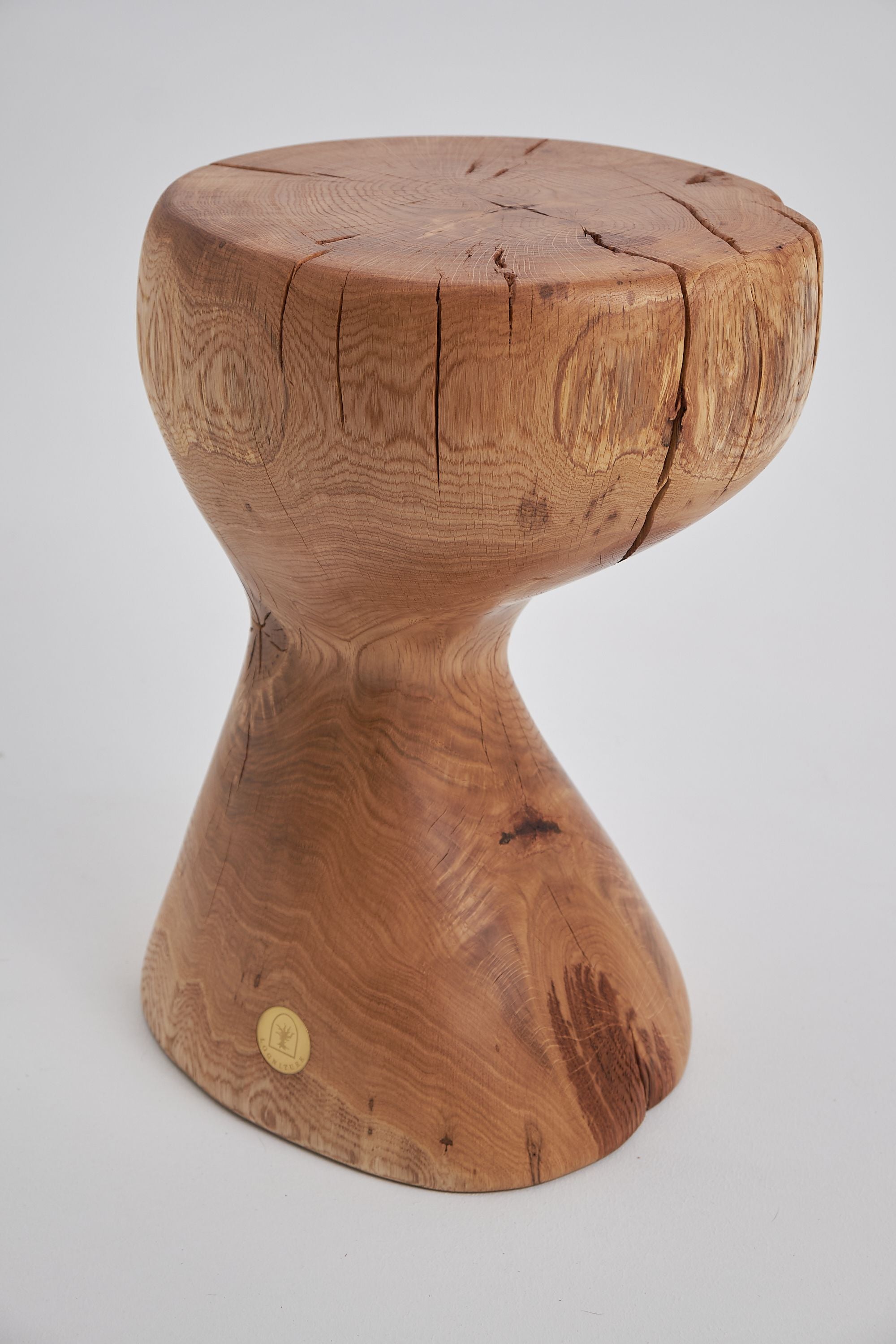 Leszy, Elegant Hourglass Stool ������������������������������������������������������������������������������������������������������������������������������������������������������������������������������������������������������������������������������������������������������������������������������������������������������������������������������������������������������������������������������������������������������������������������������