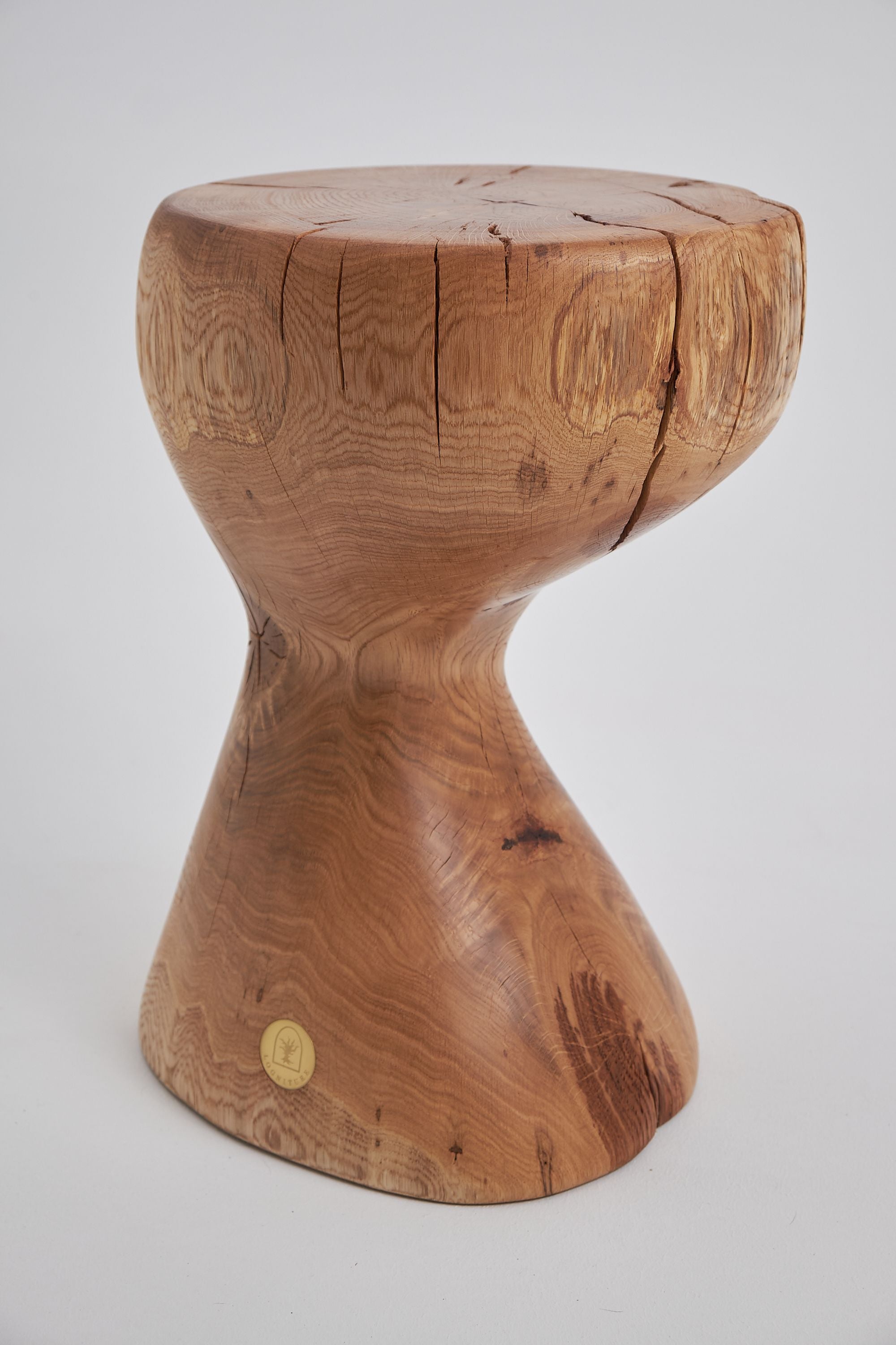 Leszy, Elegant Hourglass Stool ������������������������������������������������������������������������������������������������������������������������������������������������������������������������������������������������������������������������������������������������������������������������������������������������������������������������������������������������������������������������������������������������������������������������������
