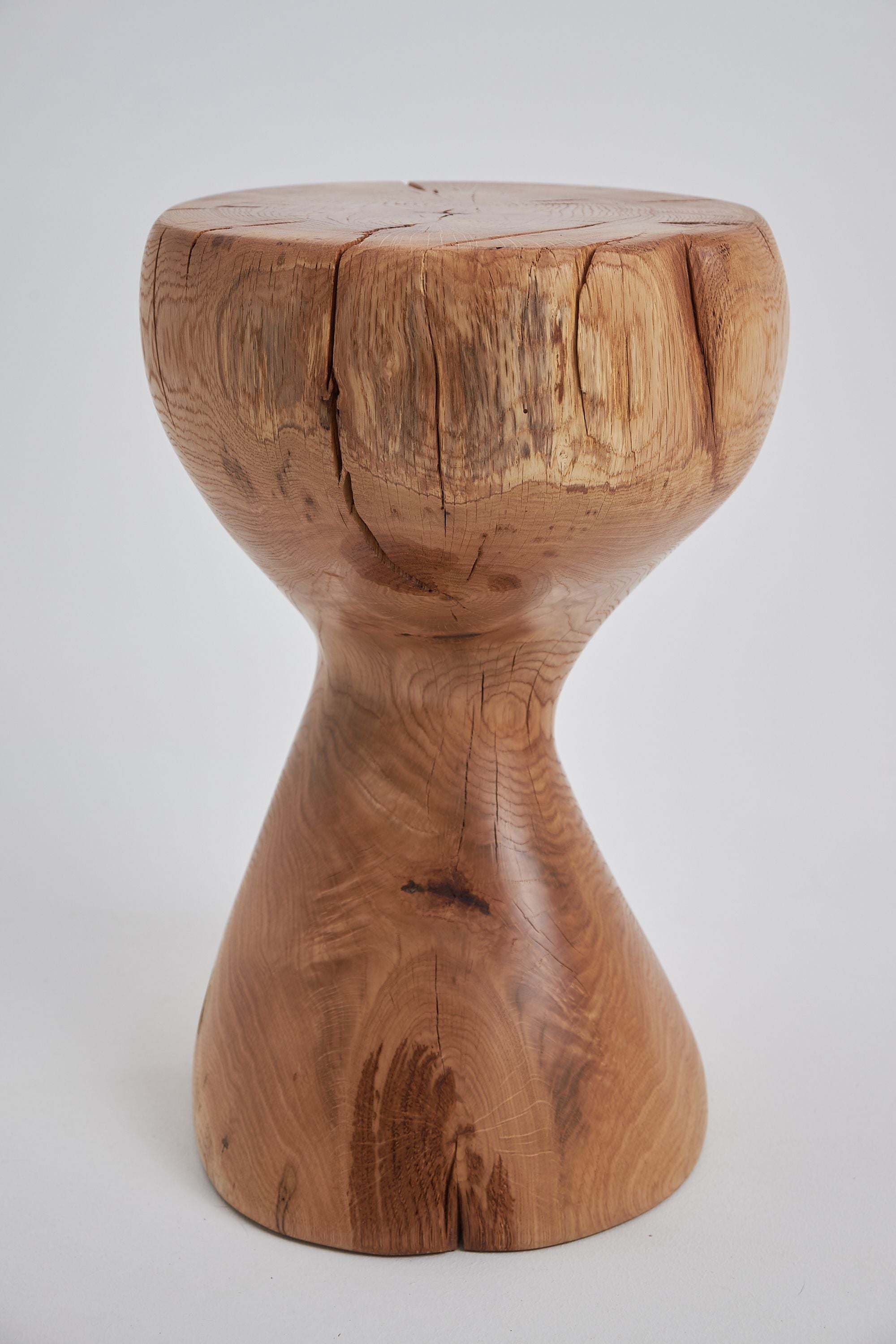 Leszy, Elegant Hourglass Stool ������������������������������������������������������������������������������������������������������������������������������������������������������������������������������������������������������������������������������������������������������������������������������������������������������������������������������������������������������������������������������������������������������������������������������