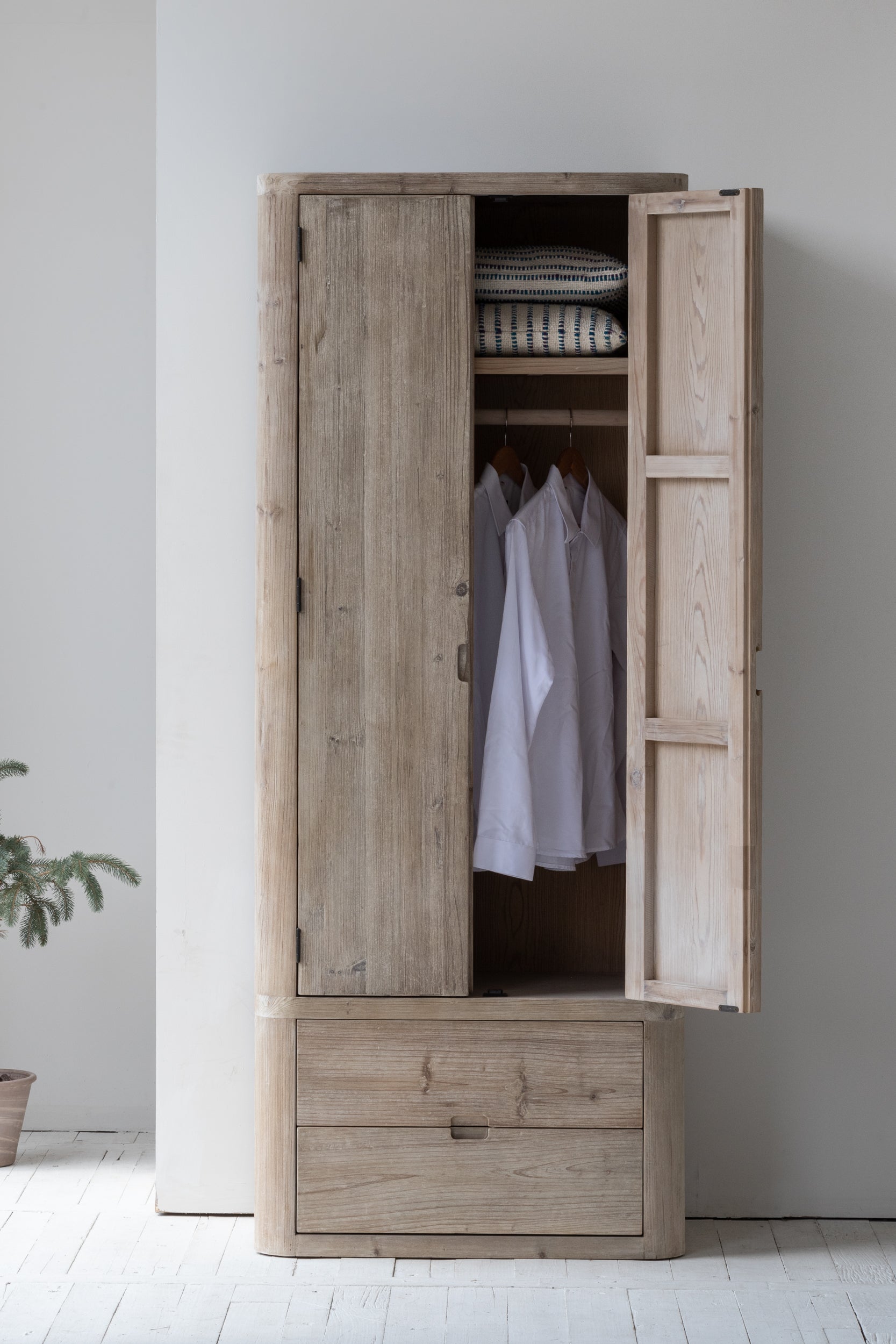 Gaia Armoire image 2