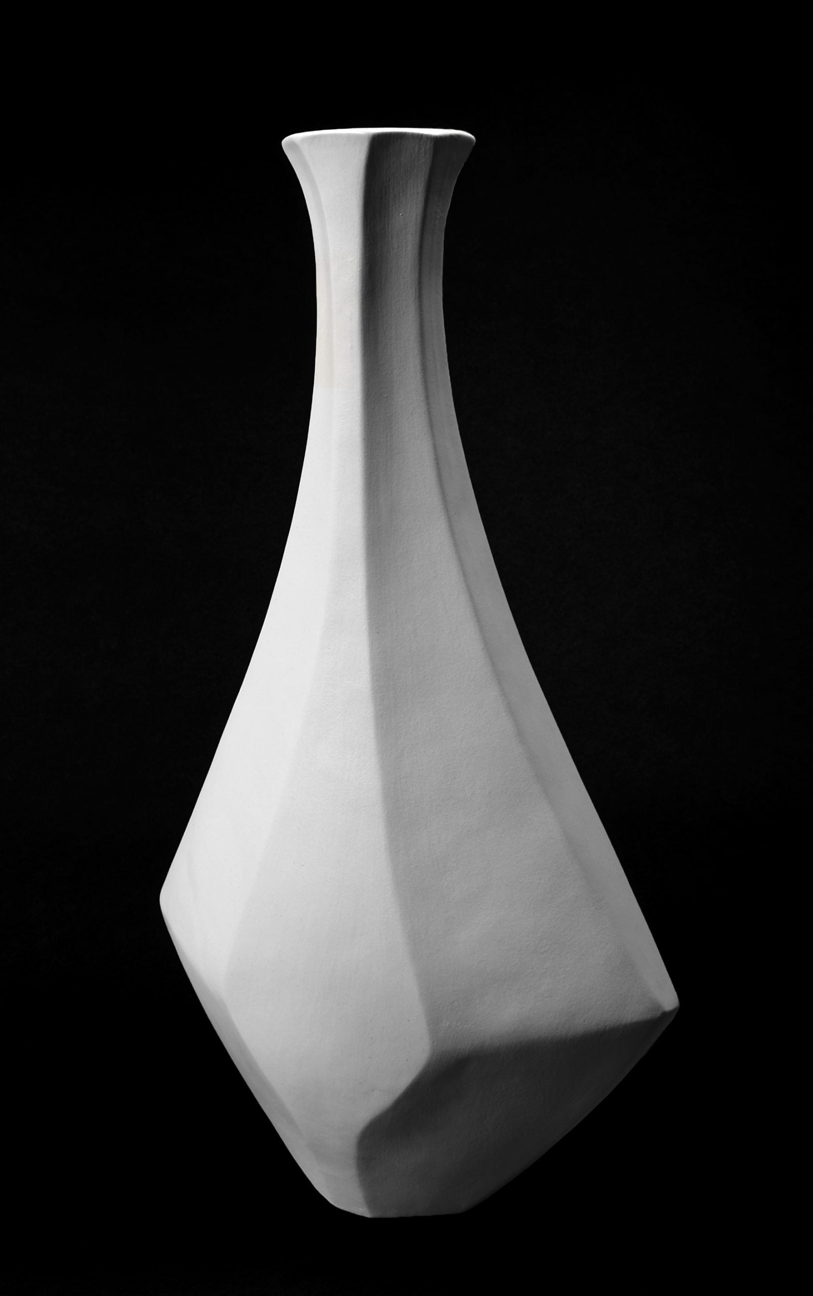 Diamond Vessel in White image 1