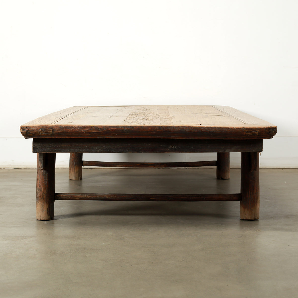 Vintage Extra Large Coffee Table with Round Legs 88.19W43.31D18.11H