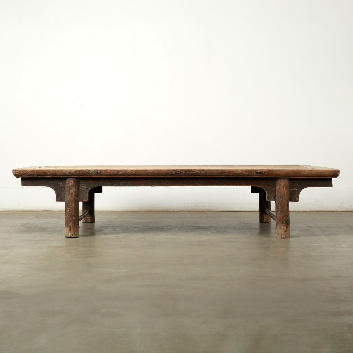 Vintage Extra Large Coffee Table with Round Legs 88.19W43.31D18.11H