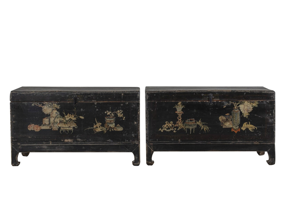 A pari of antique trunk with original painting 34.65W18.11D20.47H