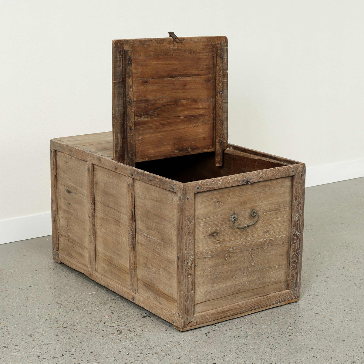 Vintage Storage Trunk Coffee Table with Iron Stapples 41.3"W 23.6"D