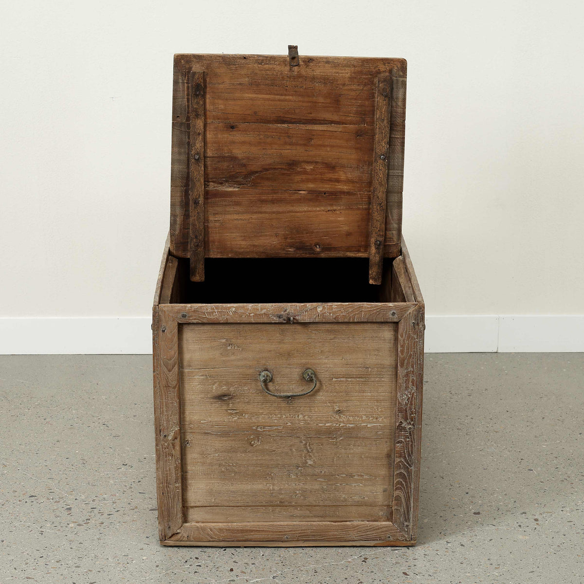 Vintage Storage Trunk Coffee Table with Iron Stapples 41.3"W 23.6"D