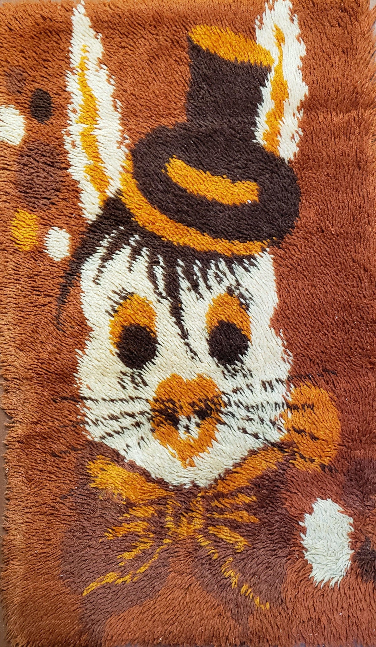 2x3 Rya Shag Rug Mid-Century Modern Danish Shag Rug 1960s Accent Rug Bunny Rabbit in Hat Dark Orange Small Shag Rug - Jewel Rugs, view 4