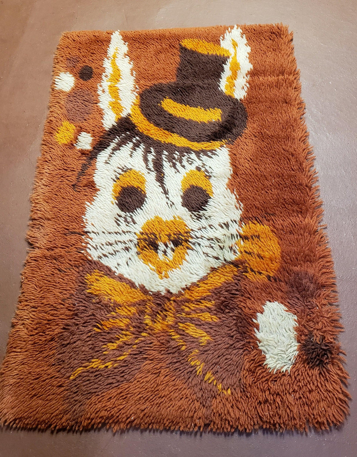 2x3 Rya Shag Rug Mid-Century Modern Danish Shag Rug 1960s Accent Rug Bunny Rabbit in Hat Dark Orange Small Shag Rug - Jewel Rugs, view 2