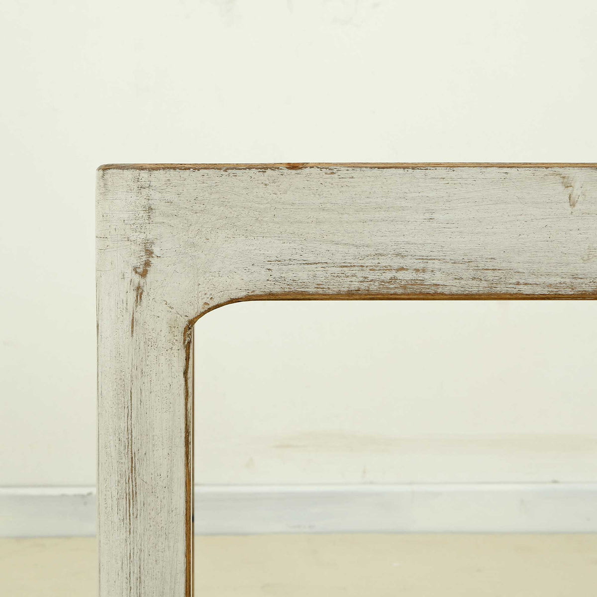 22x22 Peking Ming side table with round leg Antique off white large