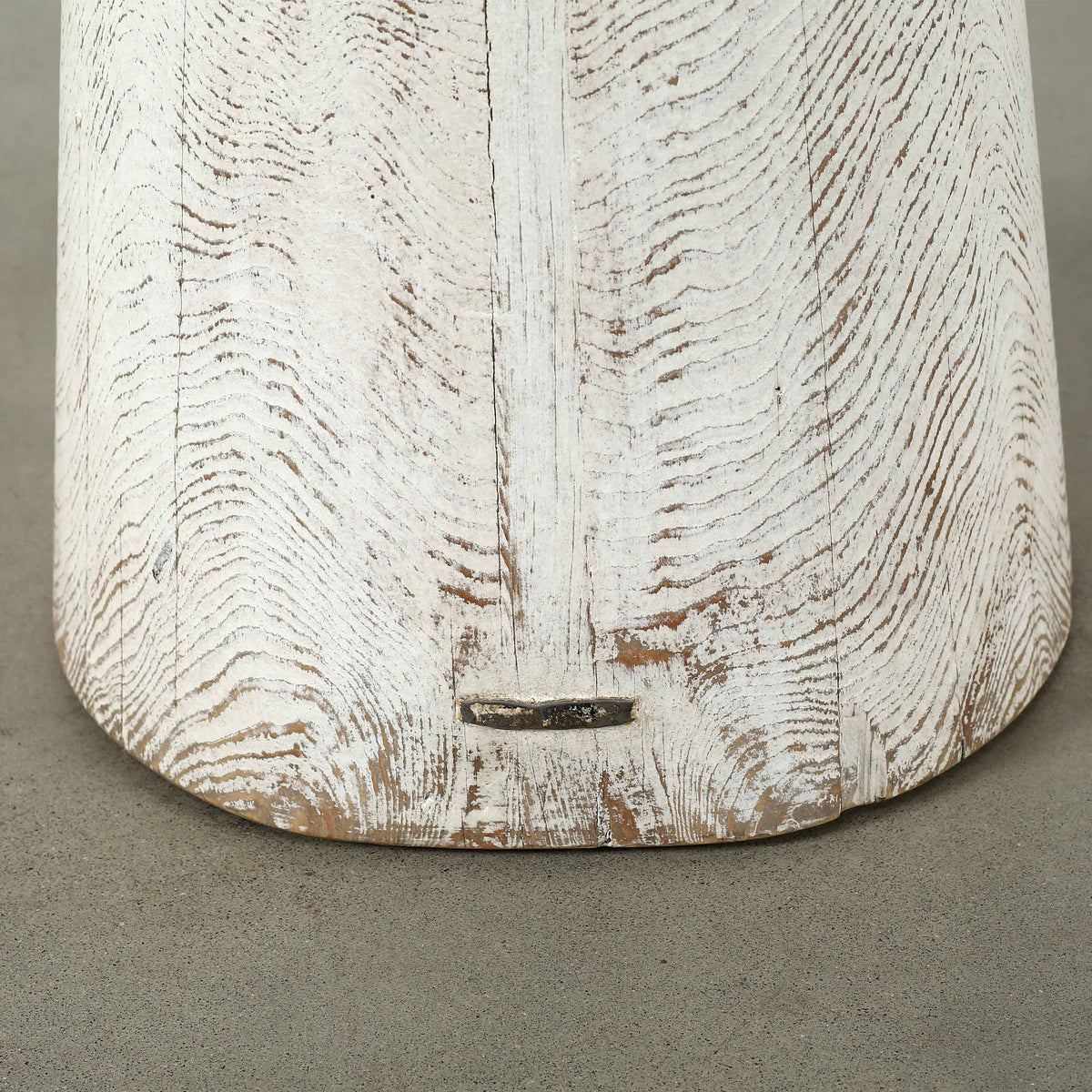 Catania 32" Round Table Distressed White