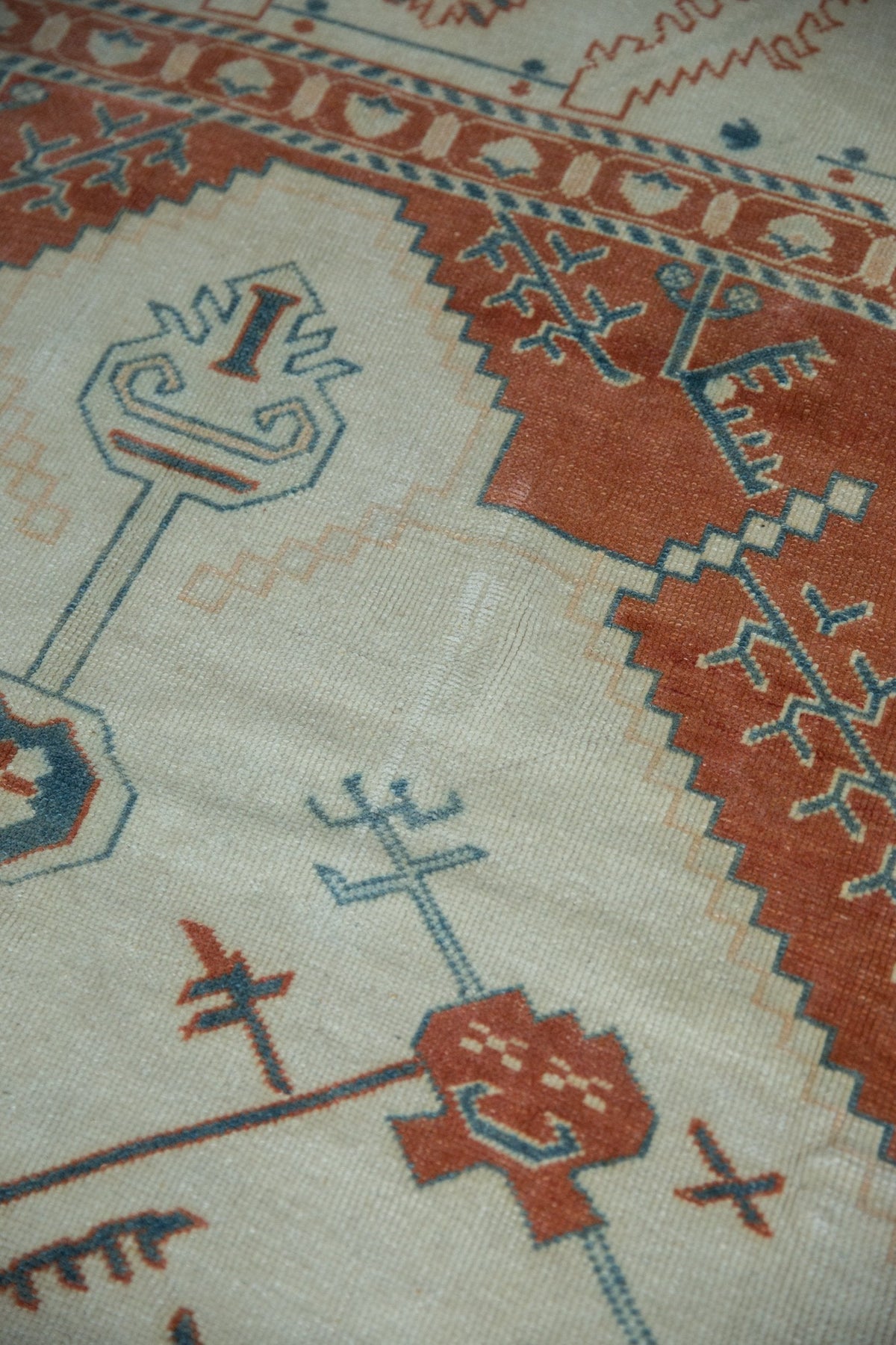 7.5x10 Vintage Distressed Oushak Carpet