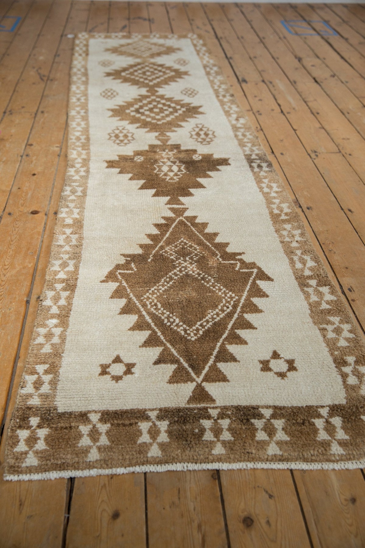 2.5x10 Vintage Distressed Kars Rug Runner