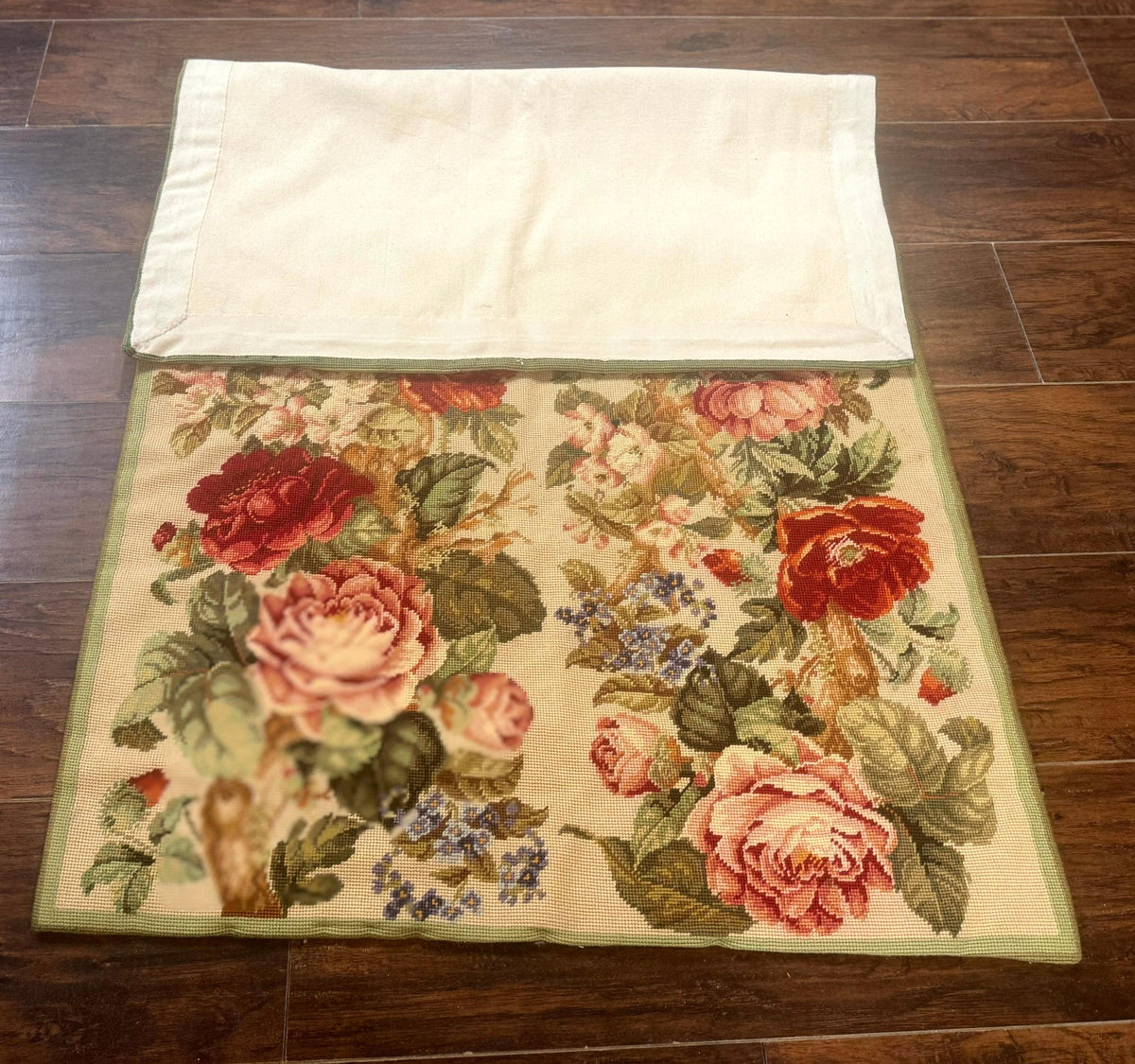 Small Needlepoint Rug 2.8 x 4.7, Floral, Vintage - Jewel Rugs, view 8