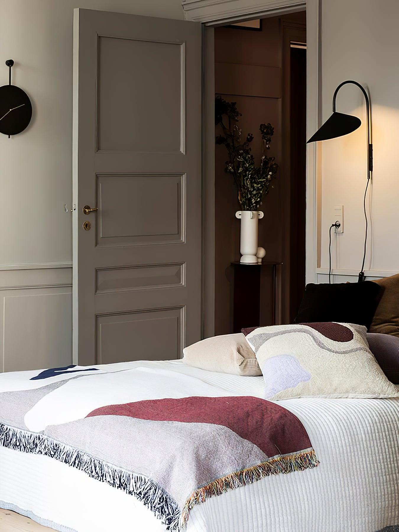 Sway Wall Lamp