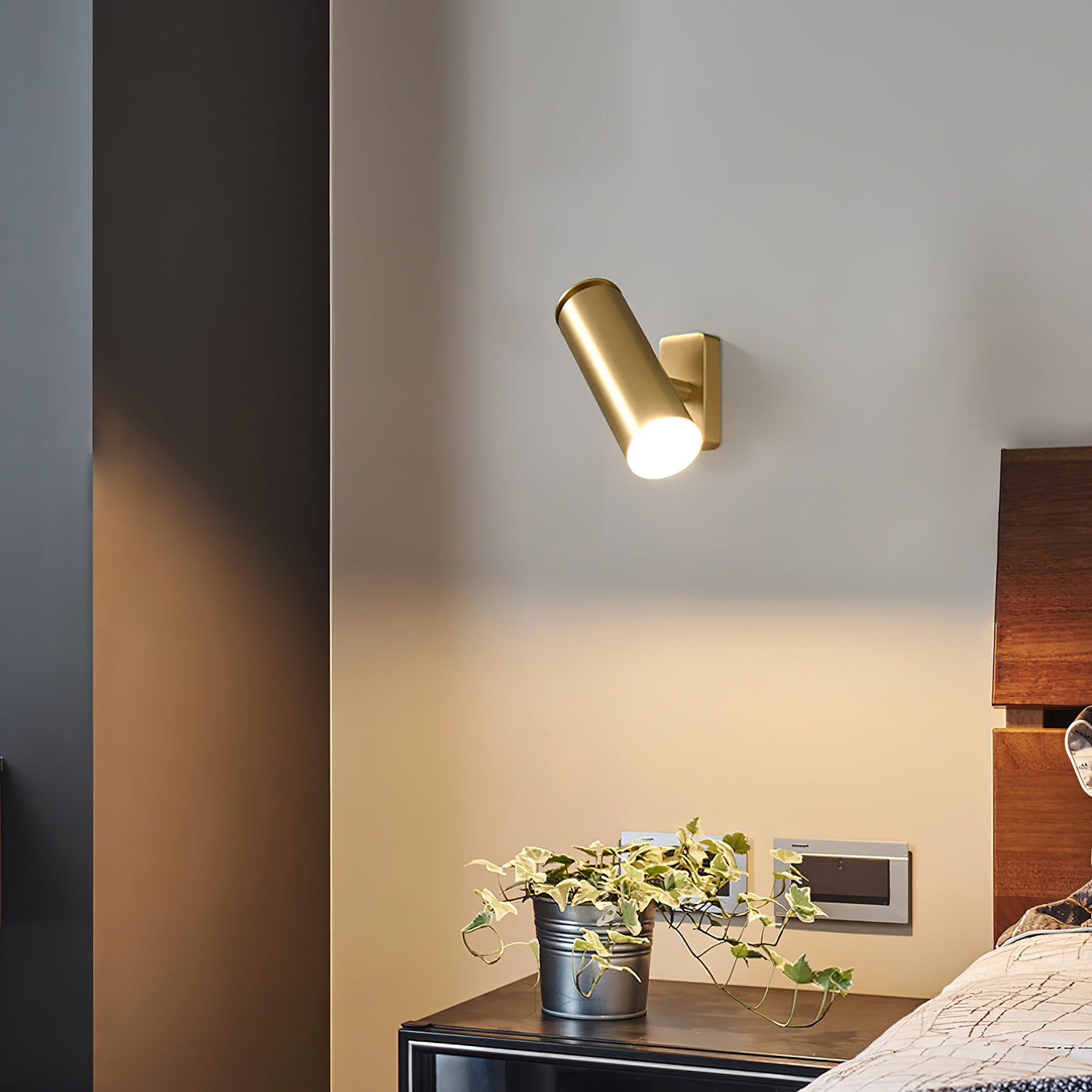 Champeaux Wall Lamp
