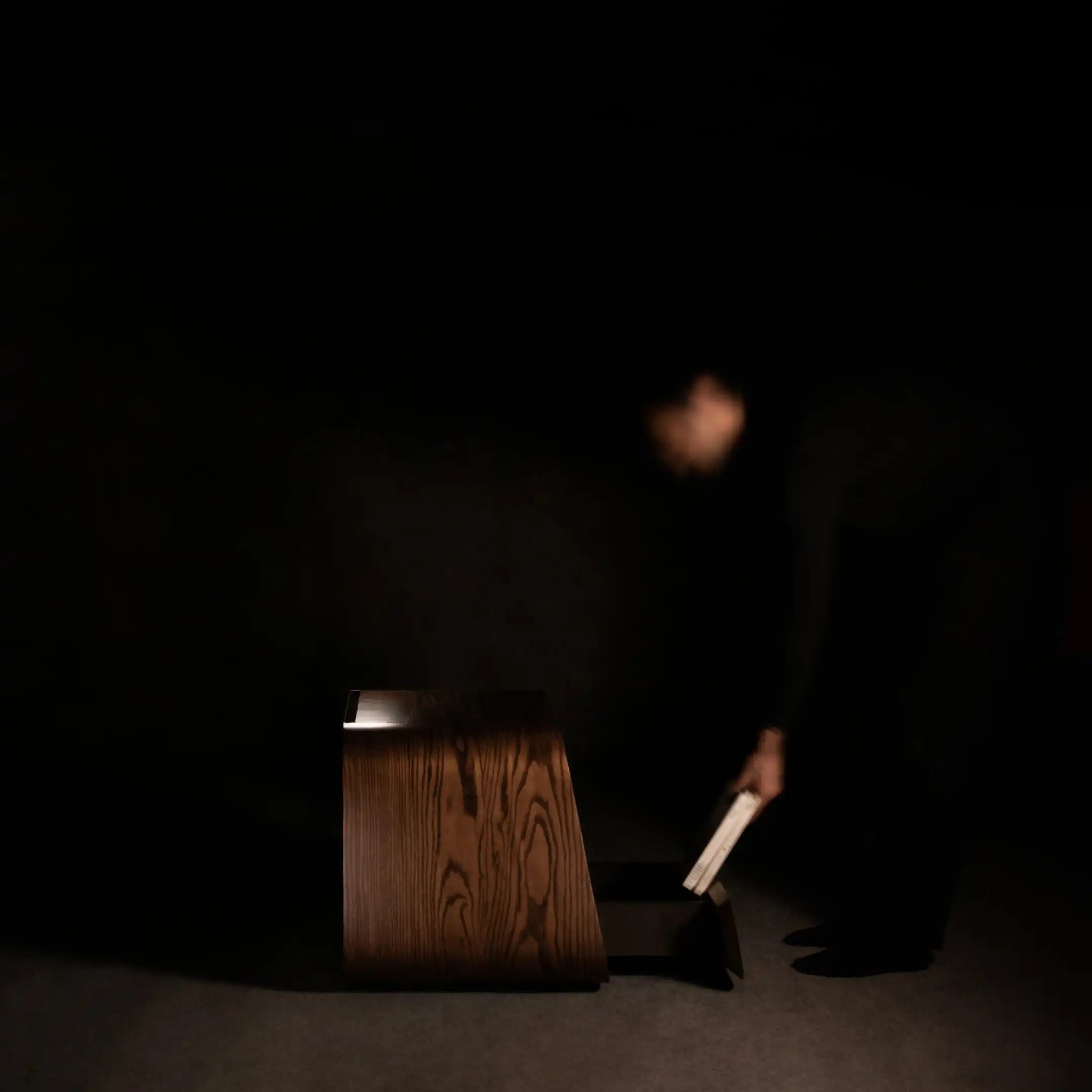 Clutch End Table