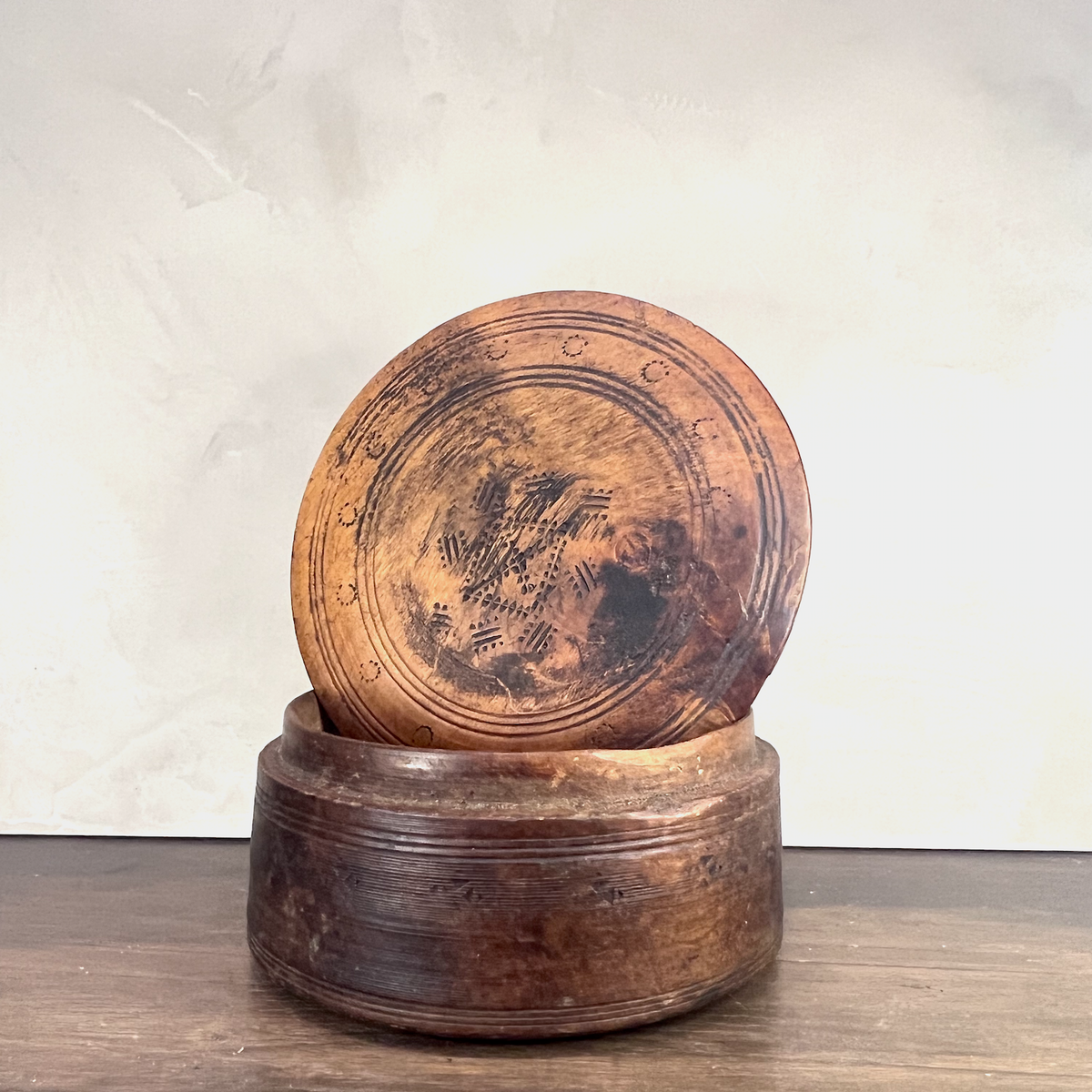 Fedir Vintage Box - Source by Studio Skara, view 3