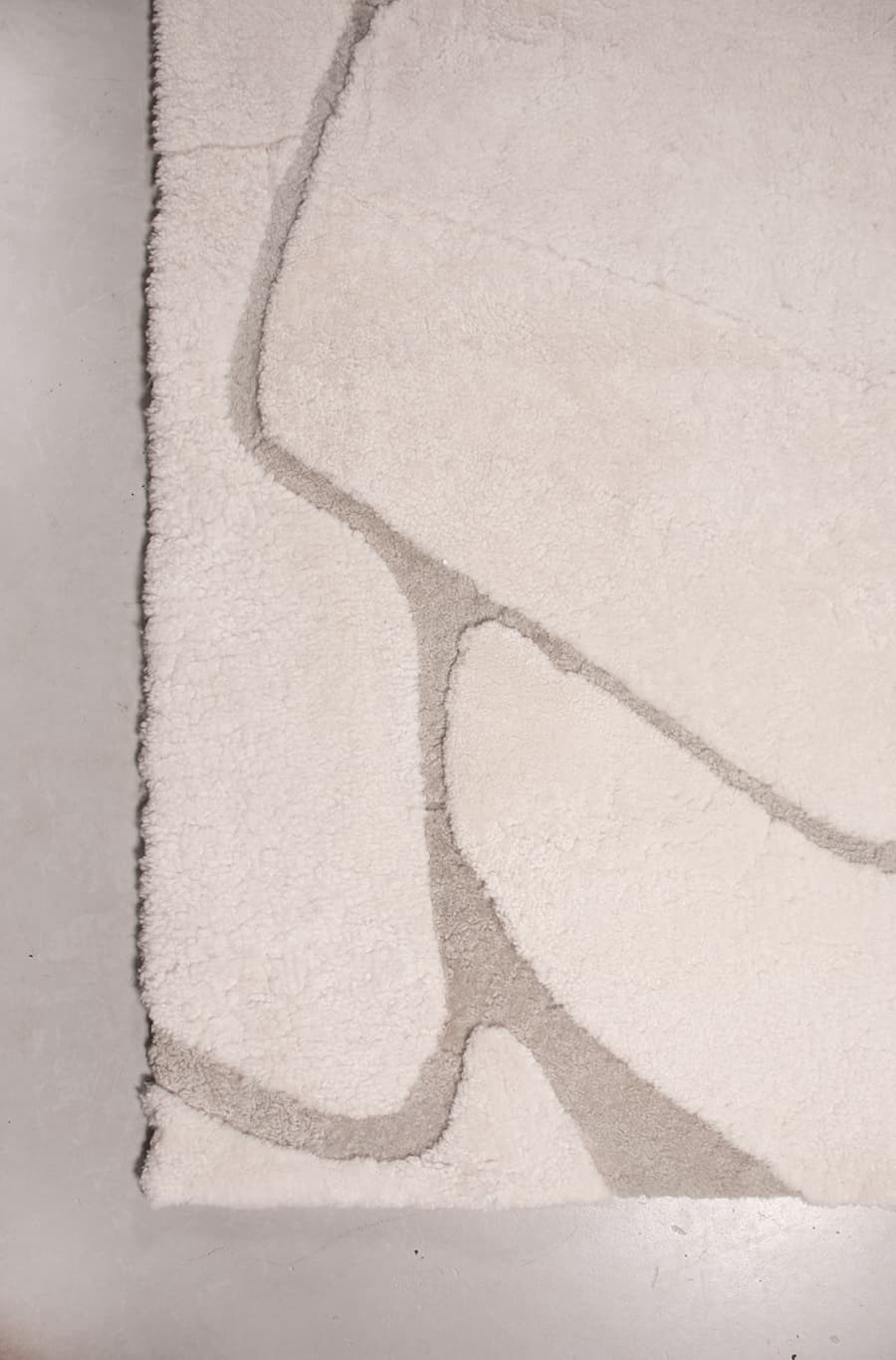 GLIMPSE – White Sheepskin Rug for Modern Interiors - Homelosophy, view 10