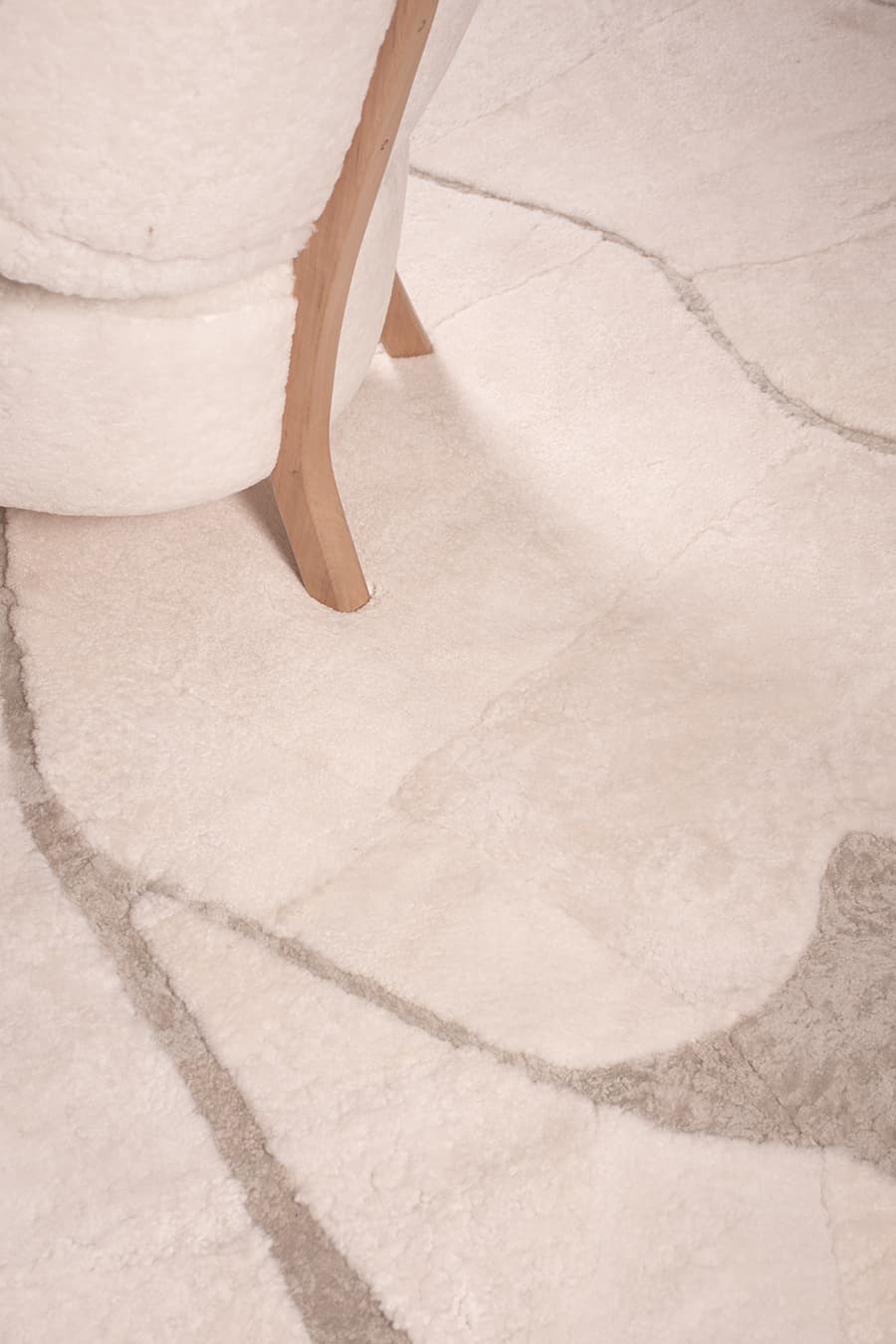 GLIMPSE – White Sheepskin Rug for Modern Interiors - Homelosophy, view 4
