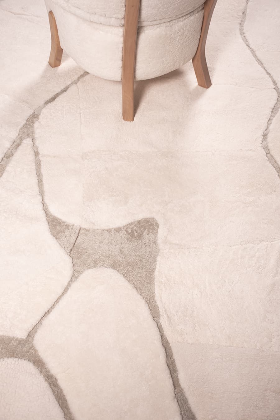 GLIMPSE – White Sheepskin Rug for Modern Interiors - Homelosophy, view 8