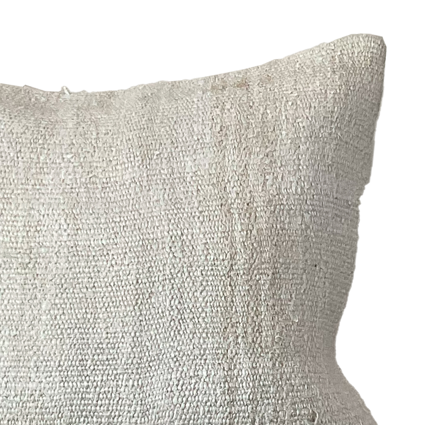 Vintage Woven Pillow #LO.1011 - Source by Studio Skara, view 4