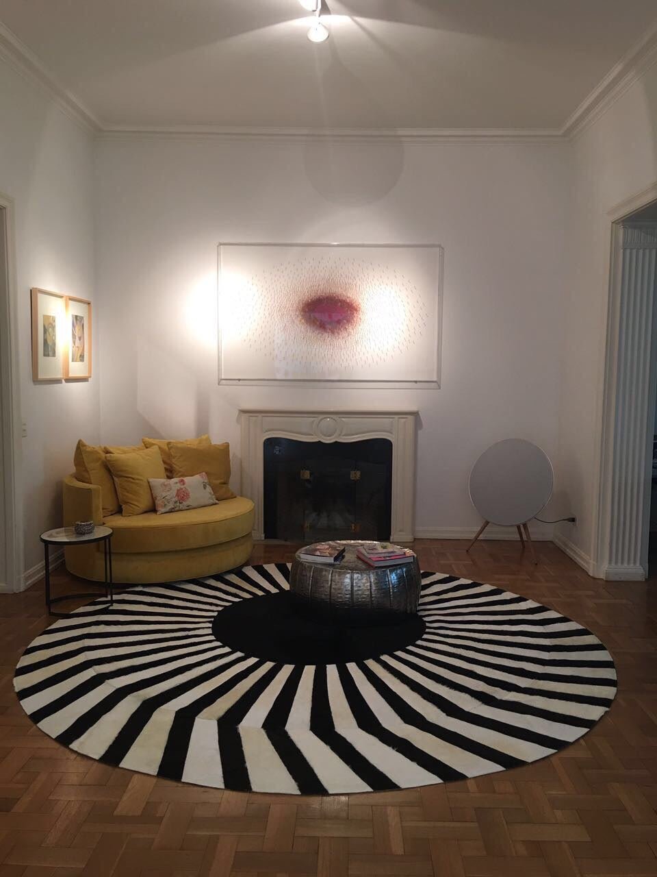 JAPAN SUN – Round Cowhide Rug in Black and White for Trade Professionals - Homelosophy, view 4