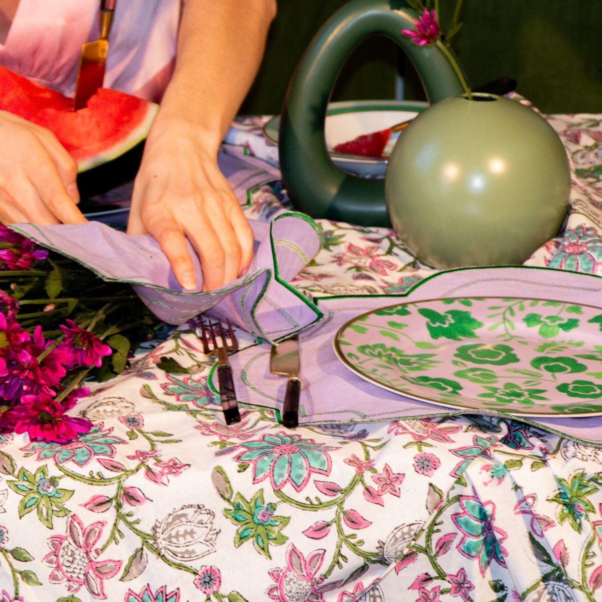 100% Organic Cotton - Pendula Petunia Tablecloth