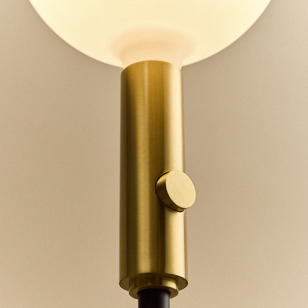Poise Adjustable Floor Lamp in Brass + Oval II