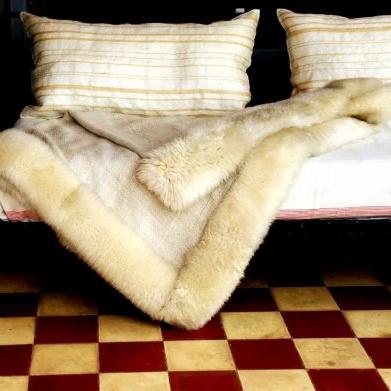 Lambskin Trim Wool Throw - Homelosophy