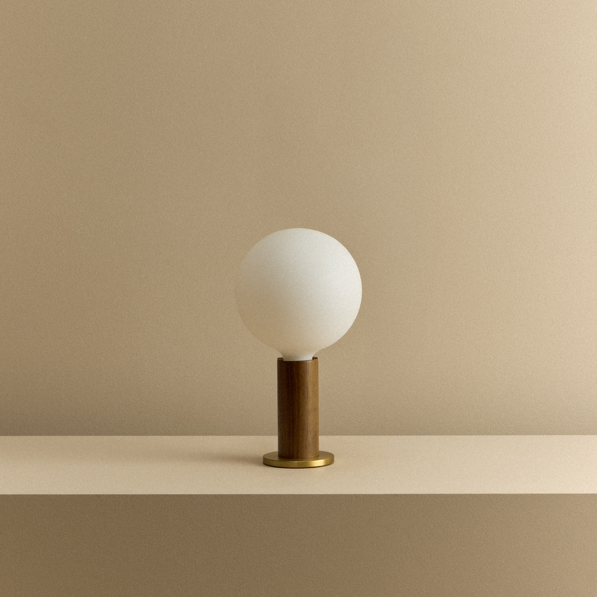 Knuckle Table Lamp in Walnut + Sphere IV