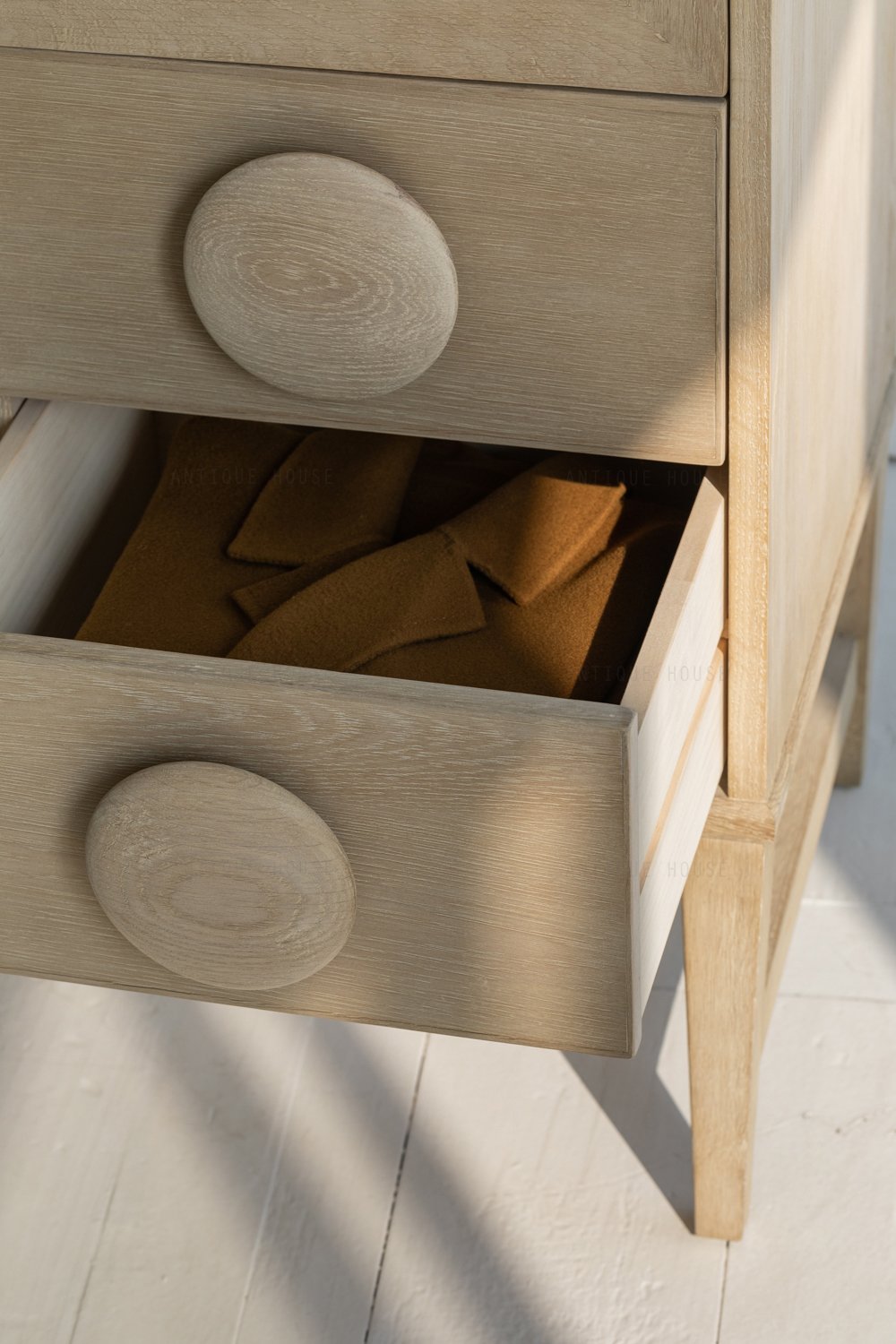 Oia Cabinet image 3