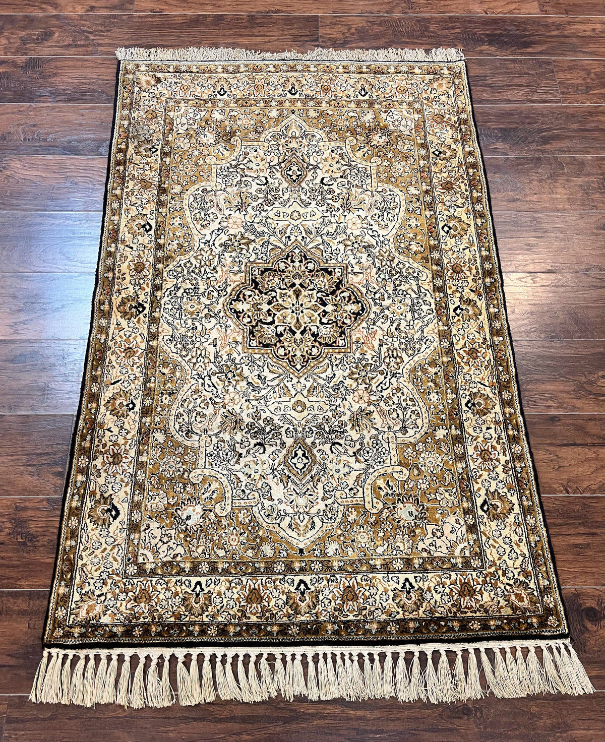 Persian Qum Silk Rug 3.5 x 5.5, Floral Medallion, Very Fine 350 KPSI, Handmade Silk on Silk Rug, Vintage - Jewel Rugs, view 2