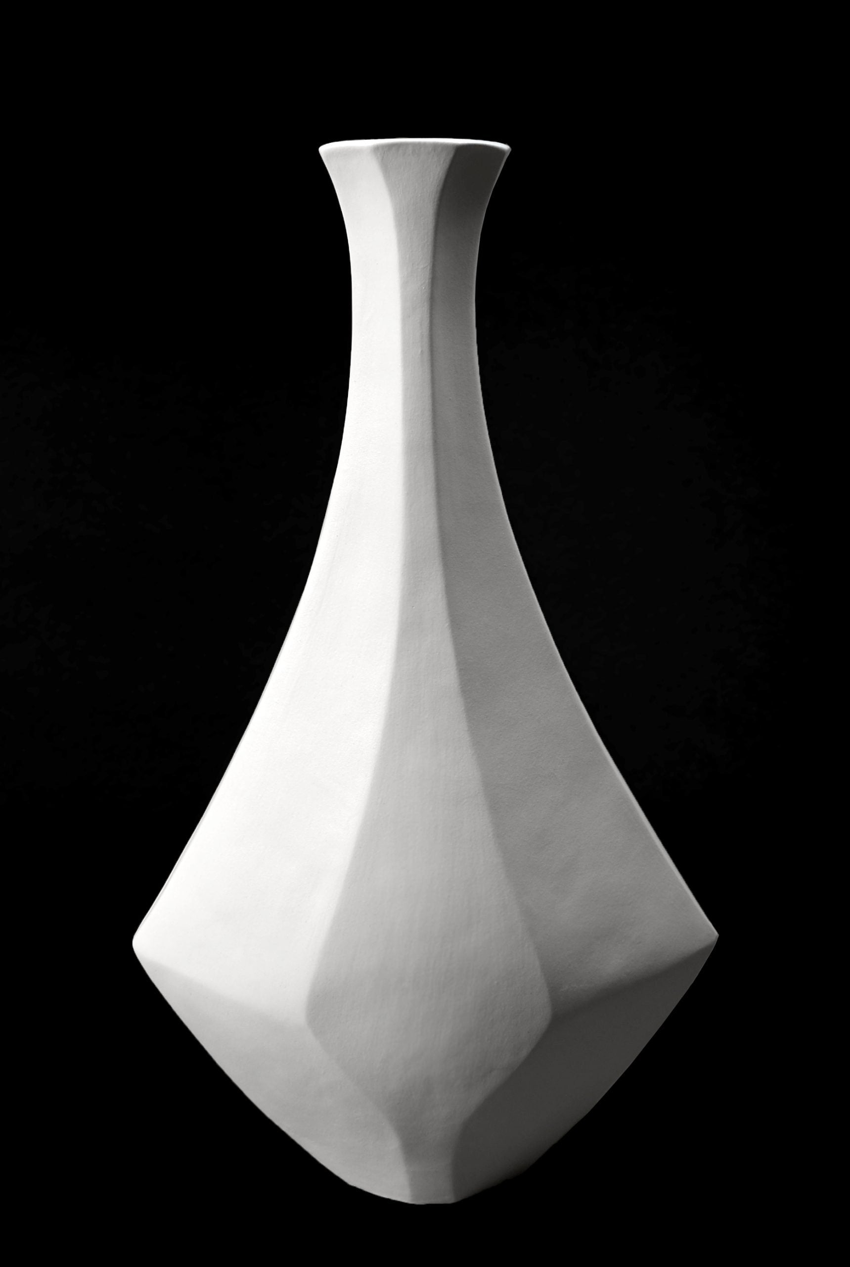 Diamond Vessel in White image 2