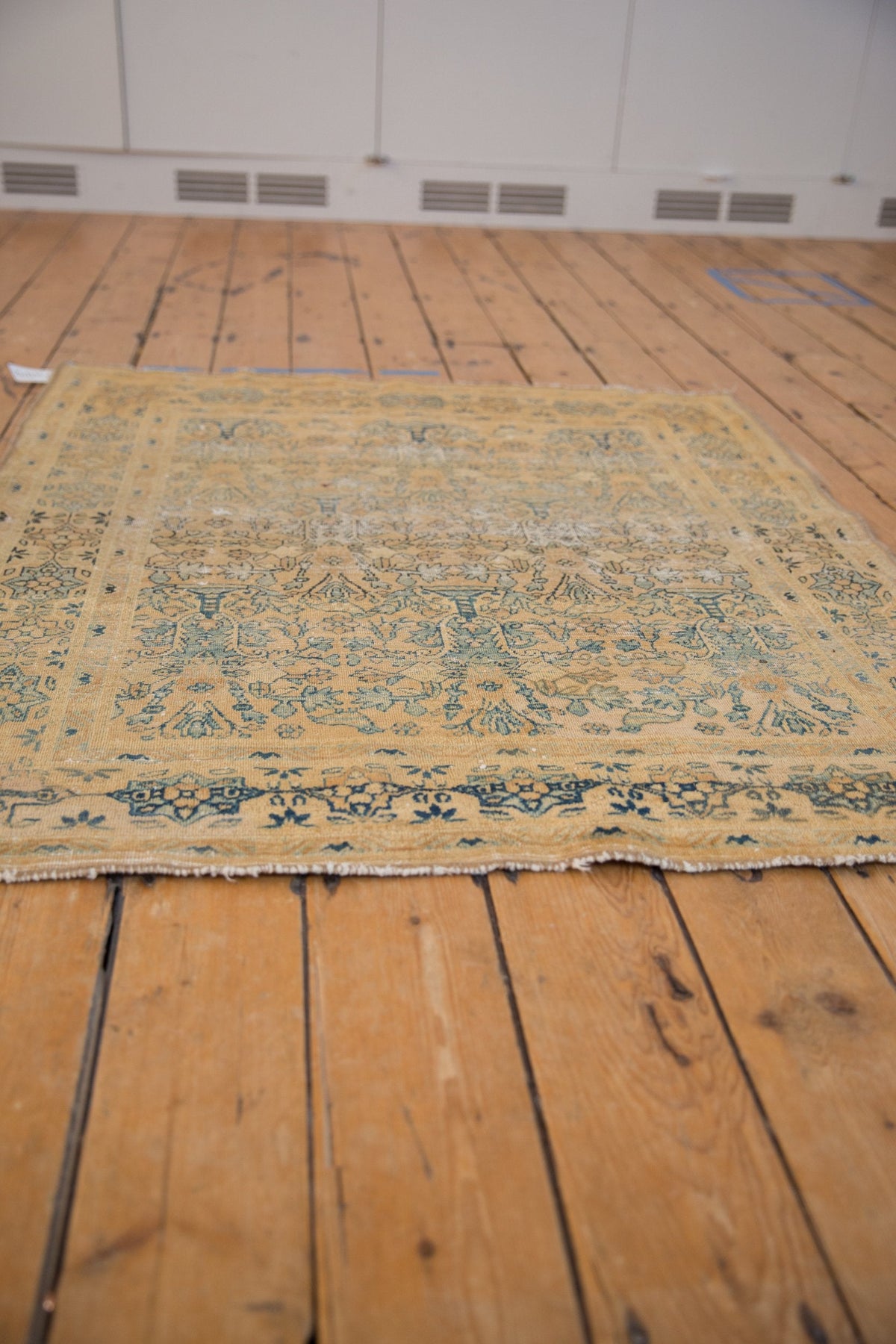 4x4.5 Vintage Distressed Meshed Square Rug
