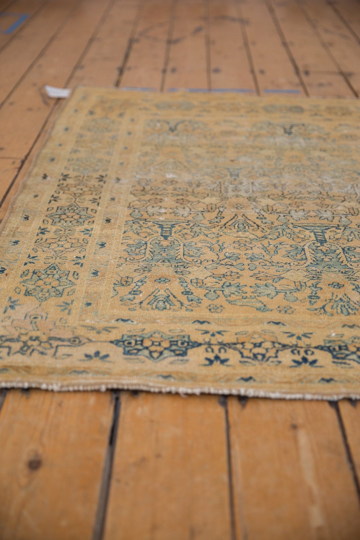 4x4.5 Vintage Distressed Meshed Square Rug