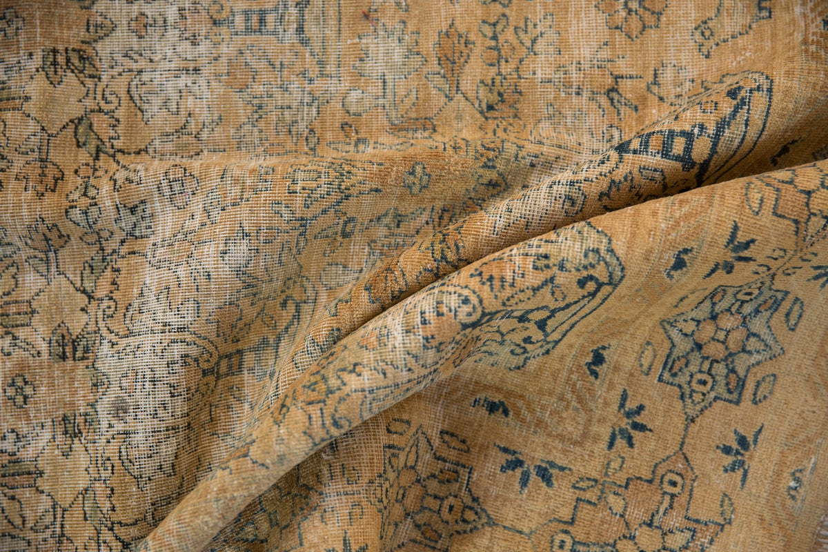 4x4.5 Vintage Distressed Meshed Square Rug
