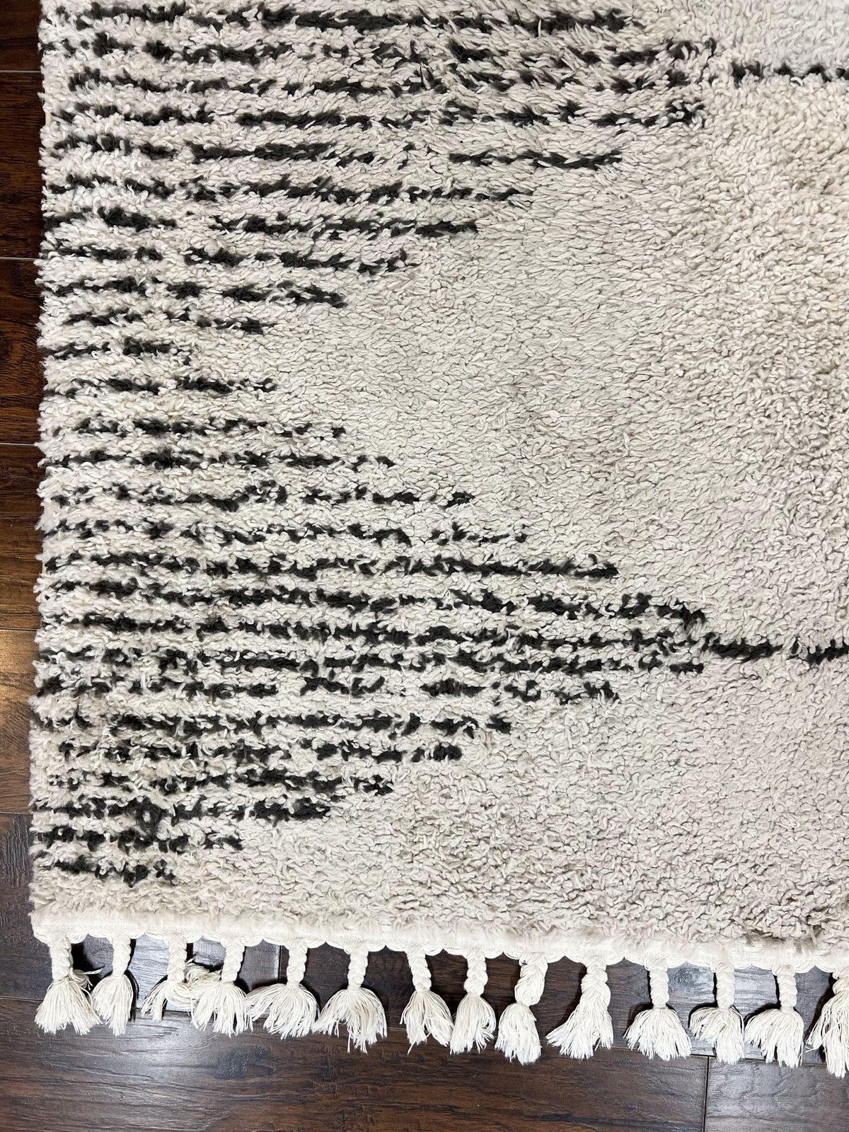 Shag Rug 5x8, Off White and Black Modern Contemporary Shag Area Rug, Moroccan Style Rug 5 x 8 ft, Medium Sized Rug, nuLoom Rug - Jewel Rugs, view 9