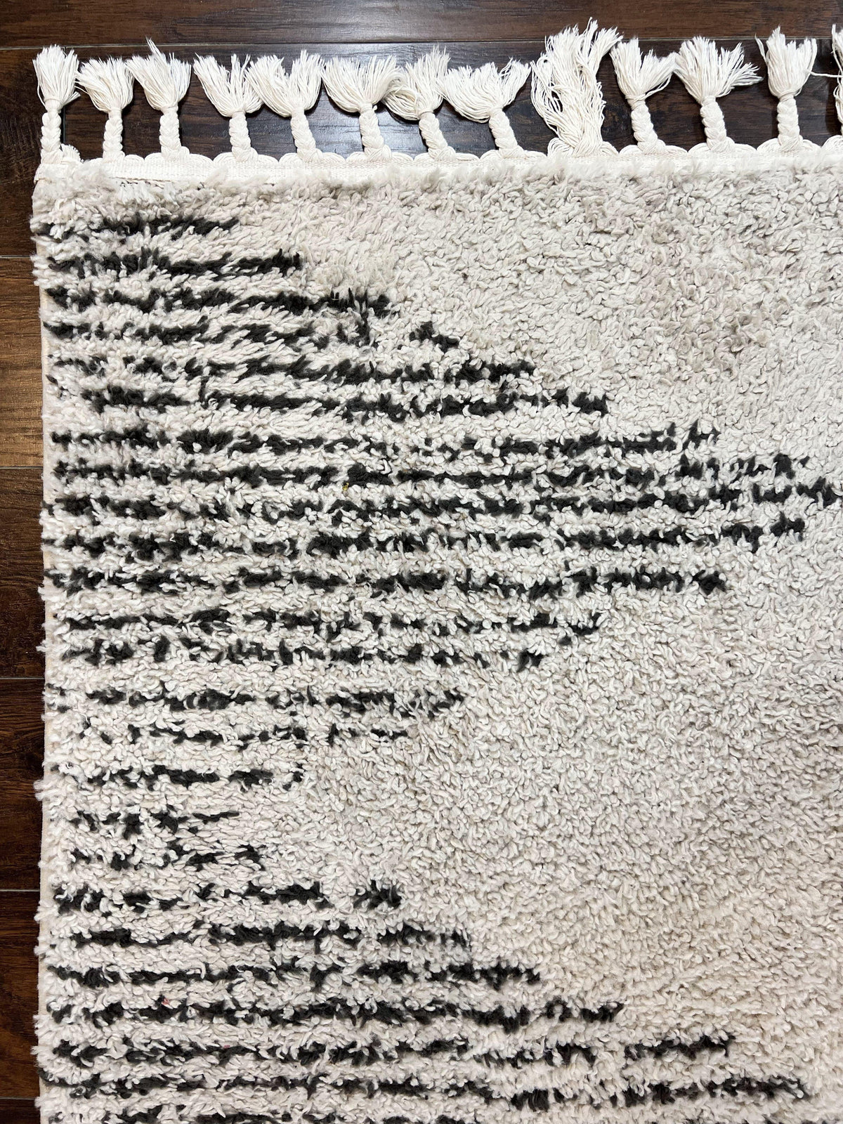 Shag Rug 5x8, Off White and Black Modern Contemporary Shag Area Rug, Moroccan Style Rug 5 x 8 ft, Medium Sized Rug, nuLoom Rug - Jewel Rugs, view 7