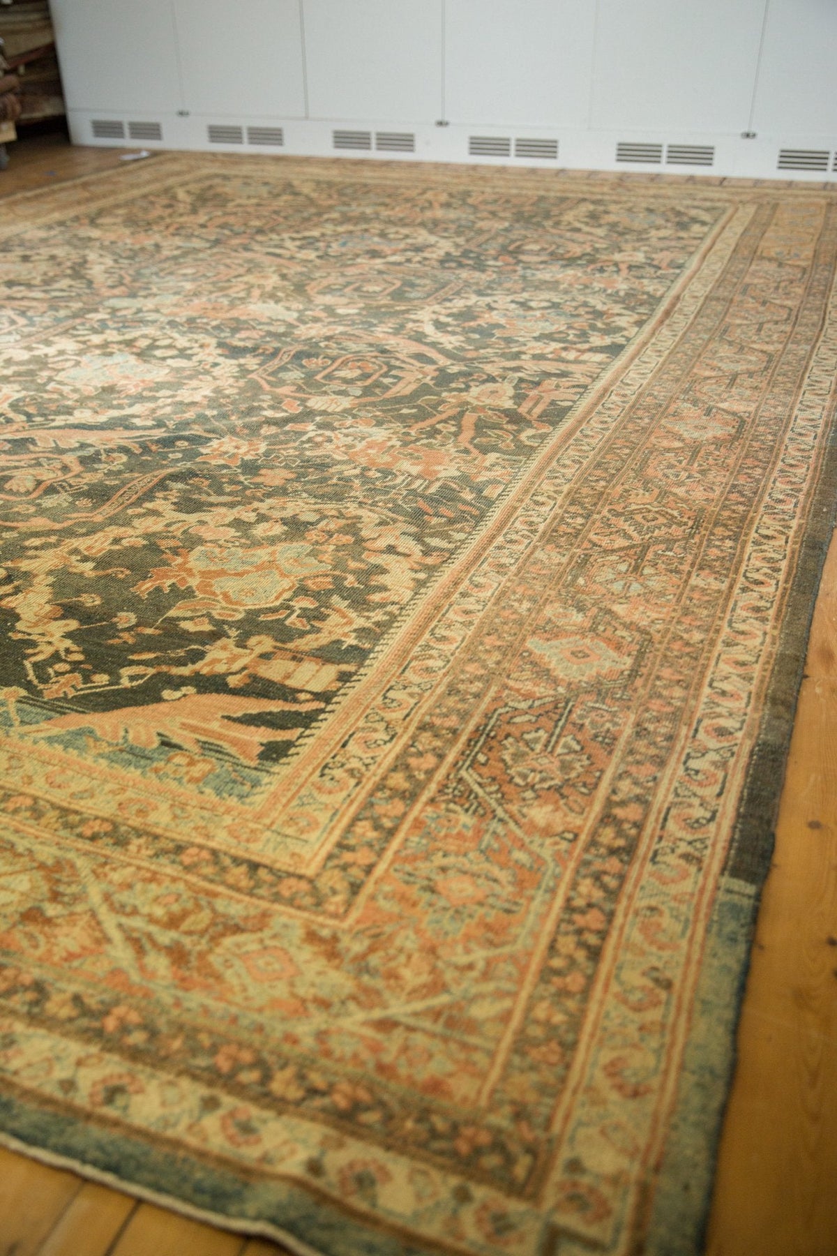 11x15.5 Vintage Distressed Mahal Carpet