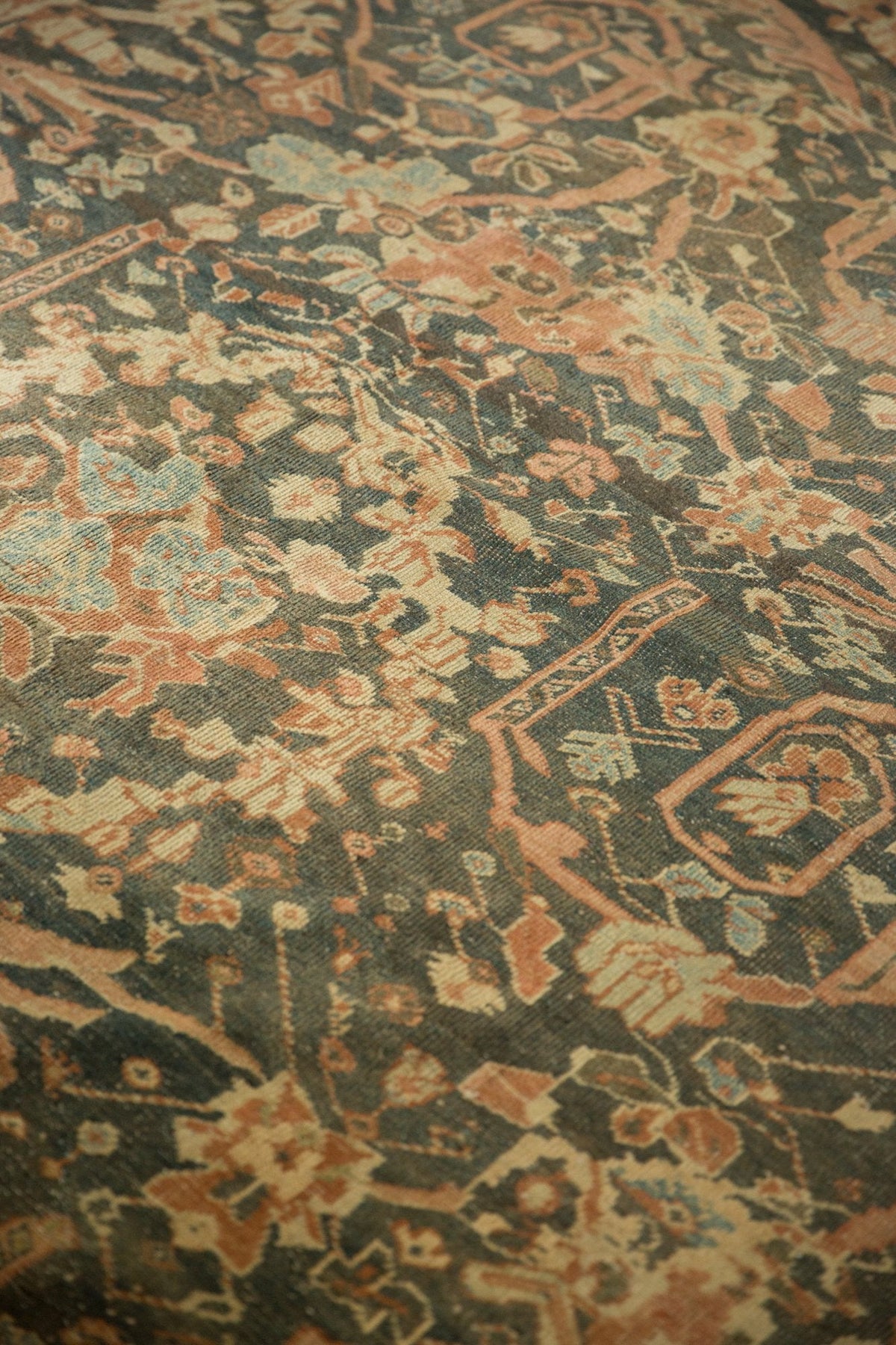 11x15.5 Vintage Distressed Mahal Carpet